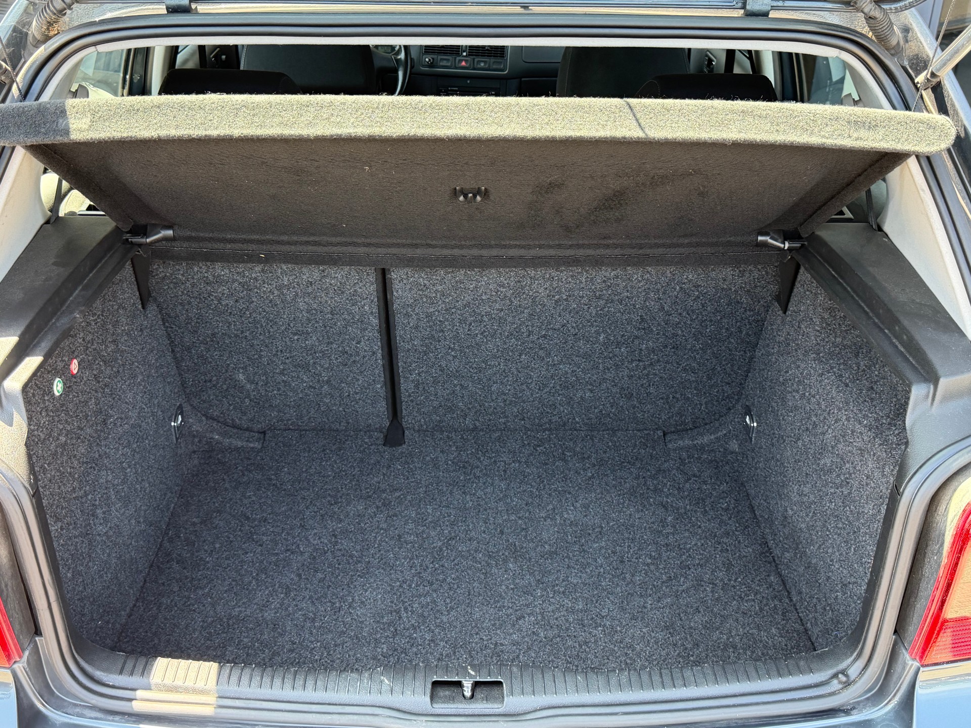VW Golf 1.6 16V Pacific-image-8