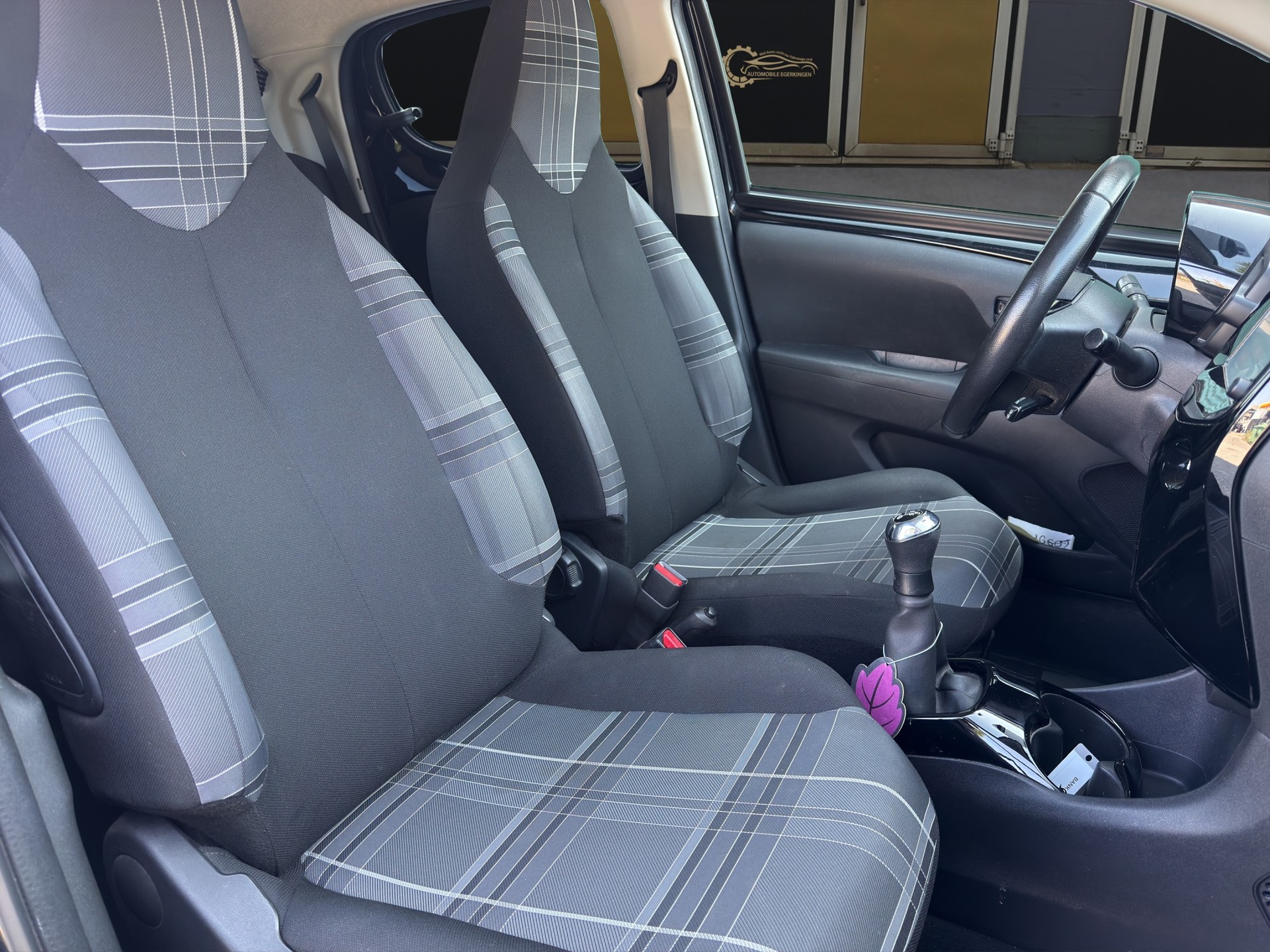 PEUGEOT 108 1.2 VTi Allure-image-9