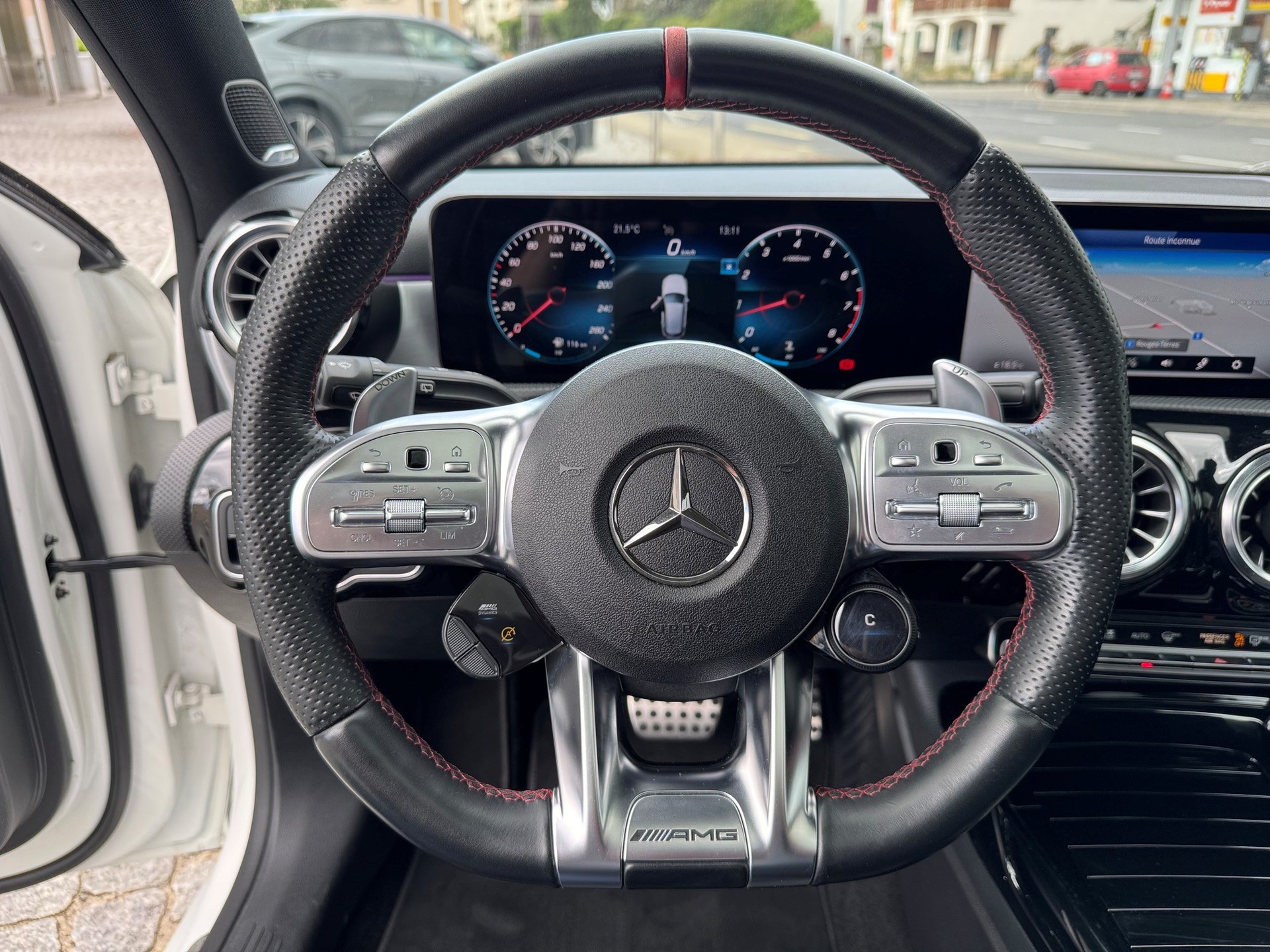 MERCEDES-BENZ A 35 AMG 4Matic-image-11