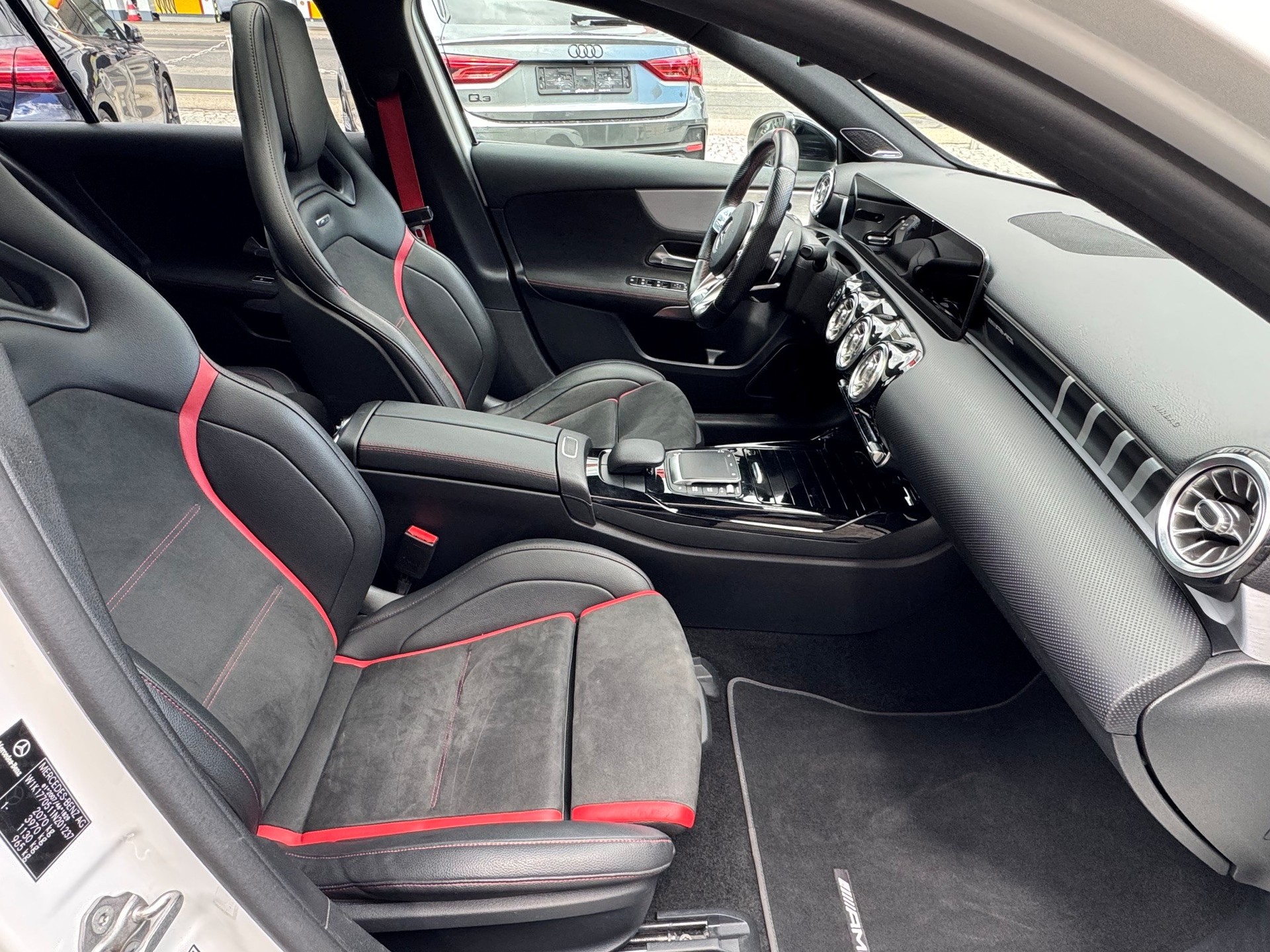 MERCEDES-BENZ A 35 AMG 4Matic-image-5