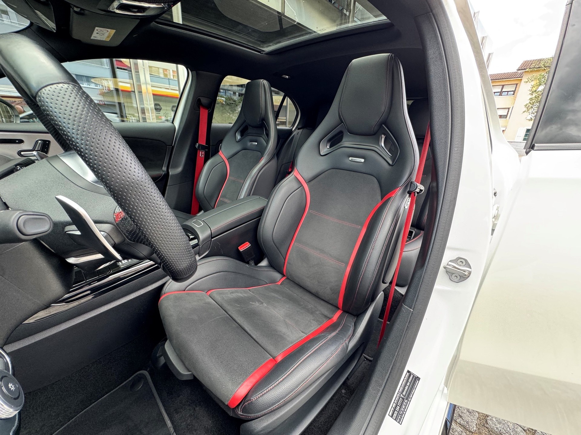 MERCEDES-BENZ A 35 AMG 4Matic-image-8