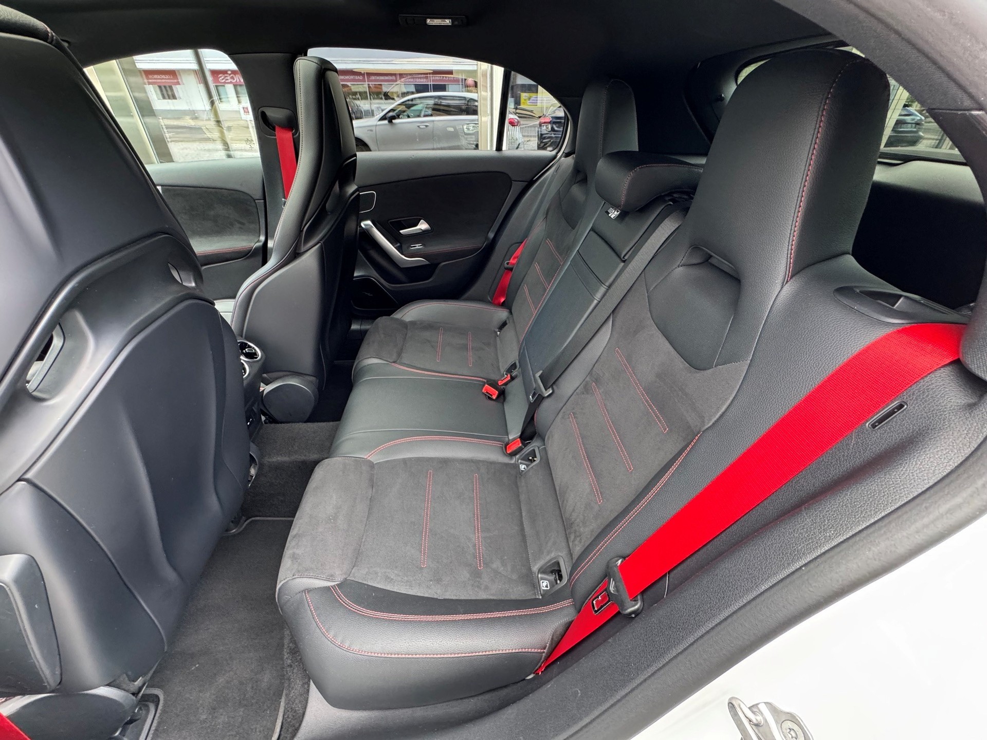 MERCEDES-BENZ A 35 AMG 4Matic-image-7