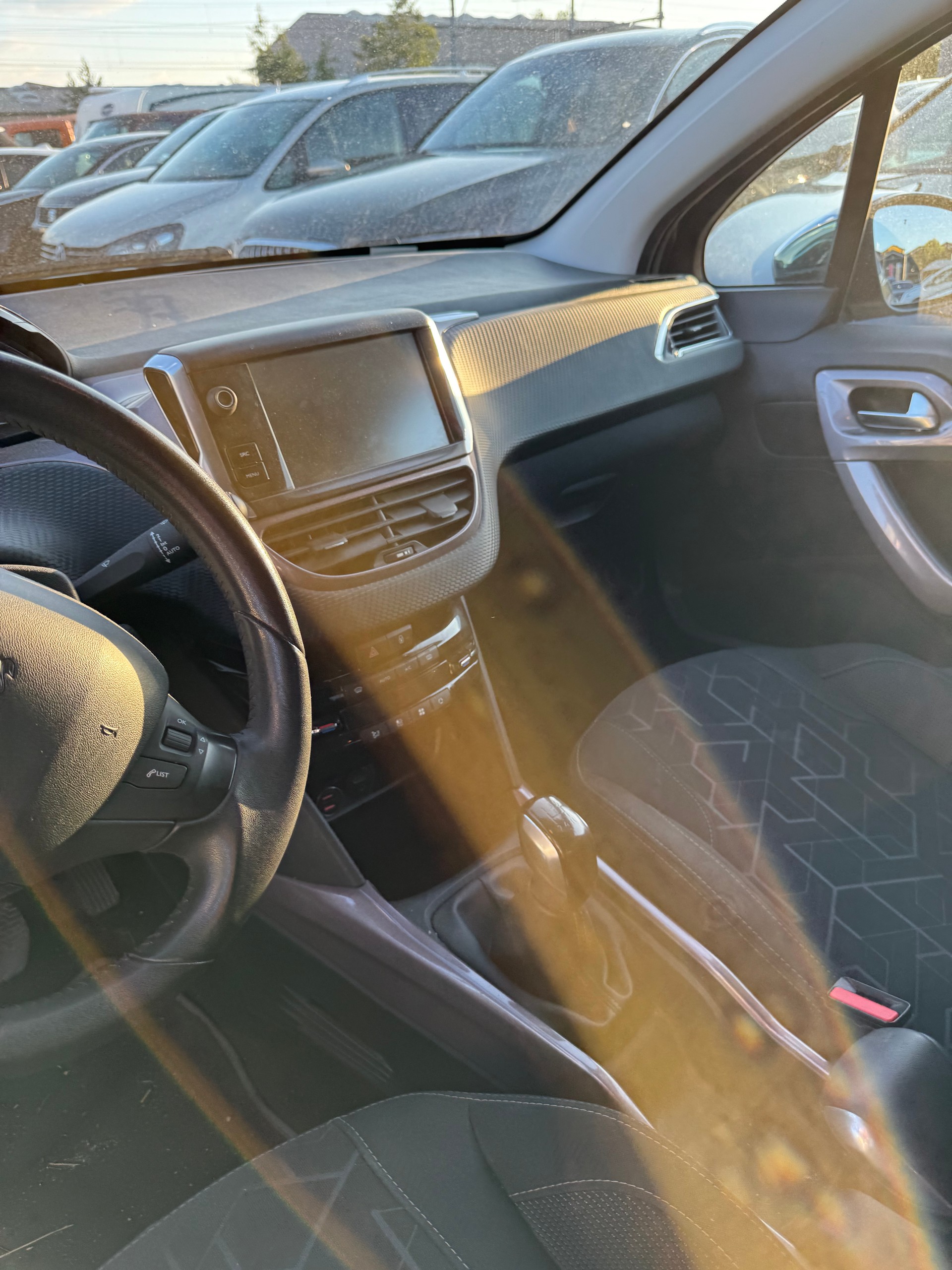 PEUGEOT 2008 1.2 VTI Style-image-9