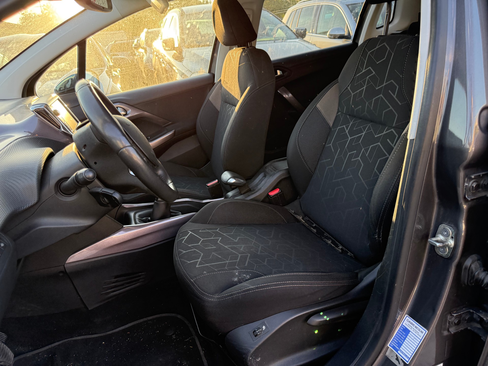 PEUGEOT 2008 1.2 VTI Style-image-7