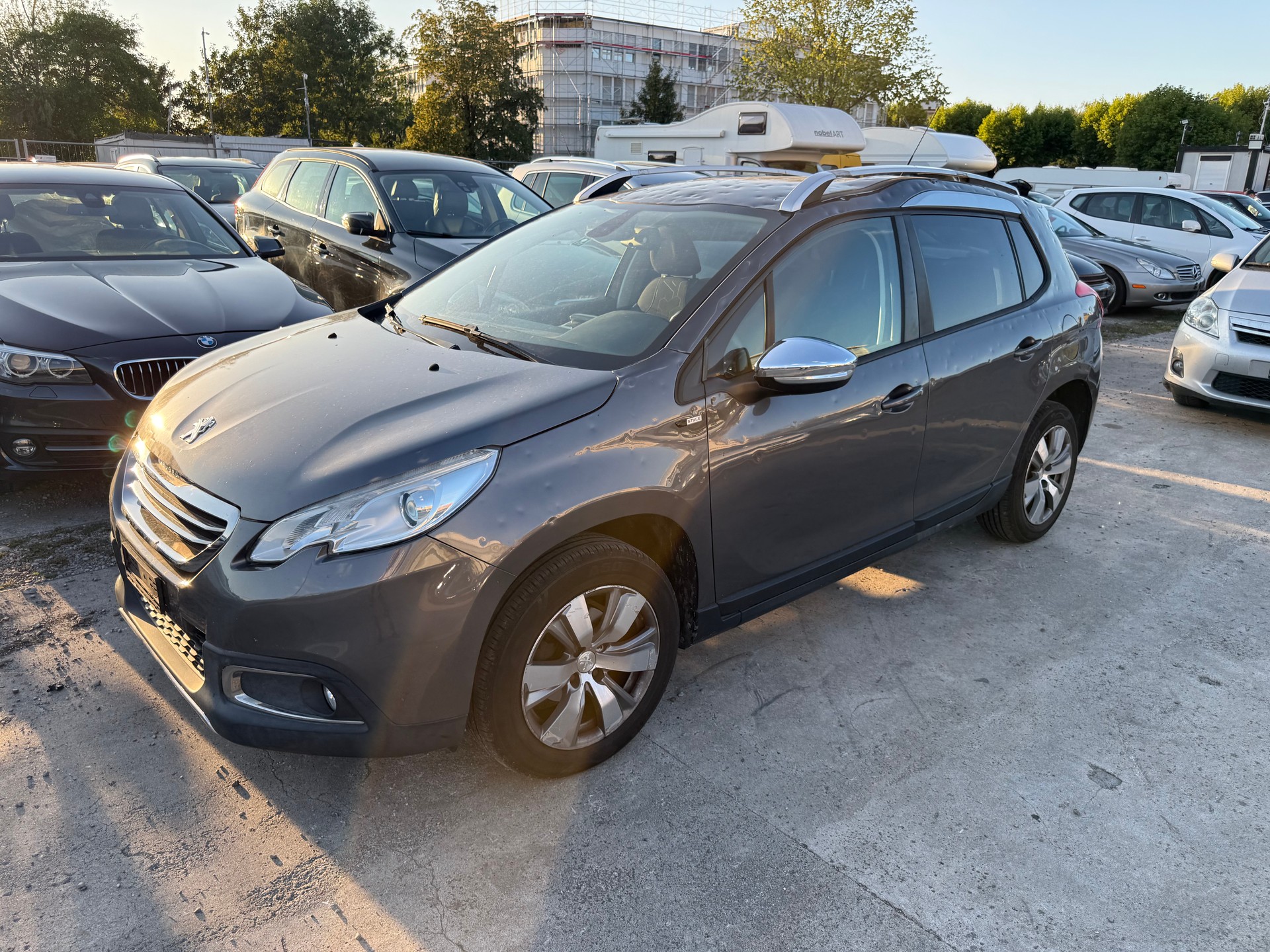PEUGEOT 2008 1.2 VTI Style-image-0