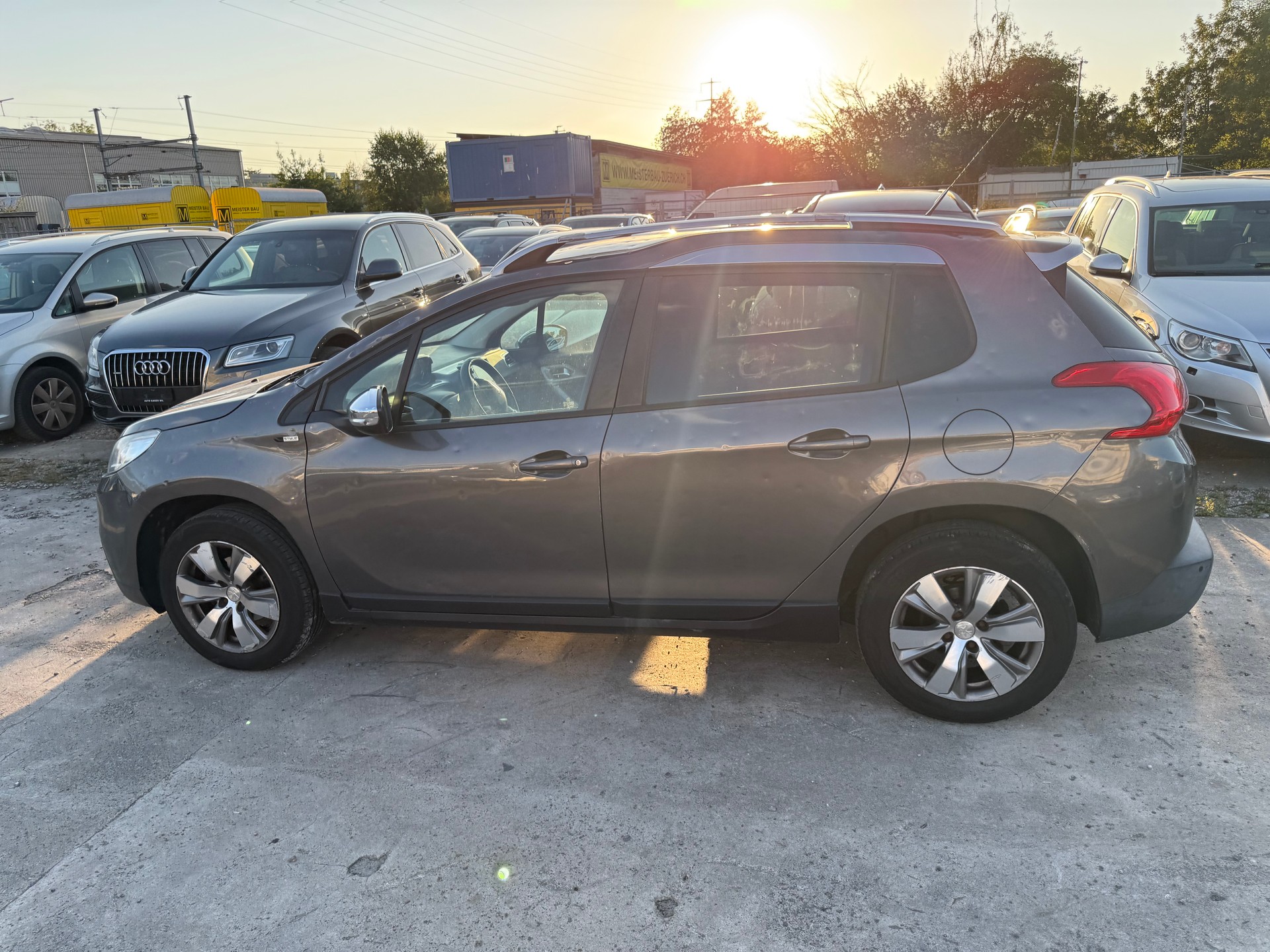 PEUGEOT 2008 1.2 VTI Style-image-6