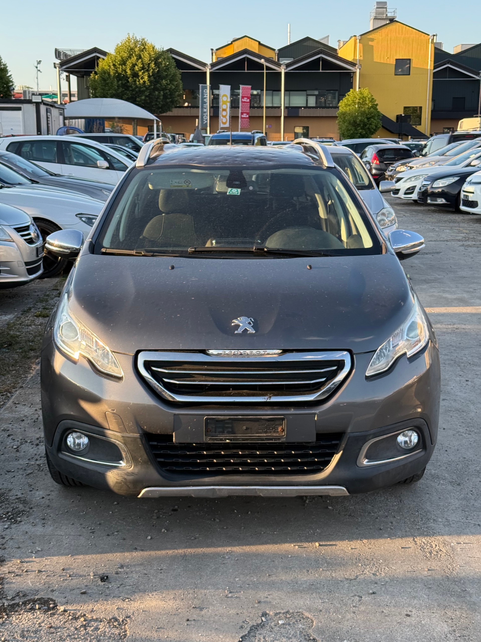 PEUGEOT 2008 1.2 VTI Style-image-1