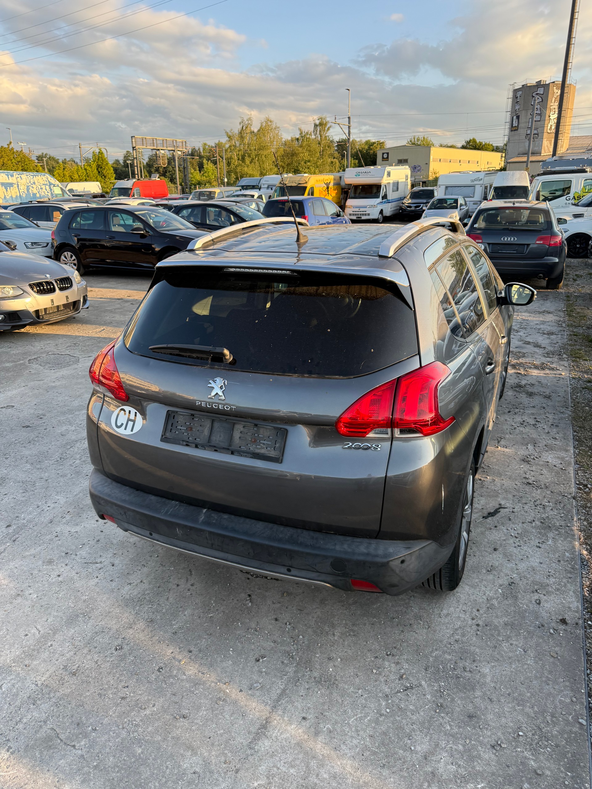 PEUGEOT 2008 1.2 VTI Style-image-4