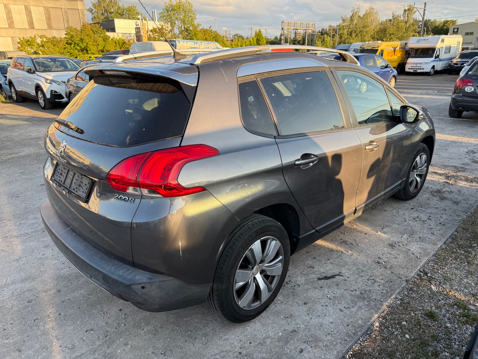 PEUGEOT 2008 1.2 VTI Style-image-3