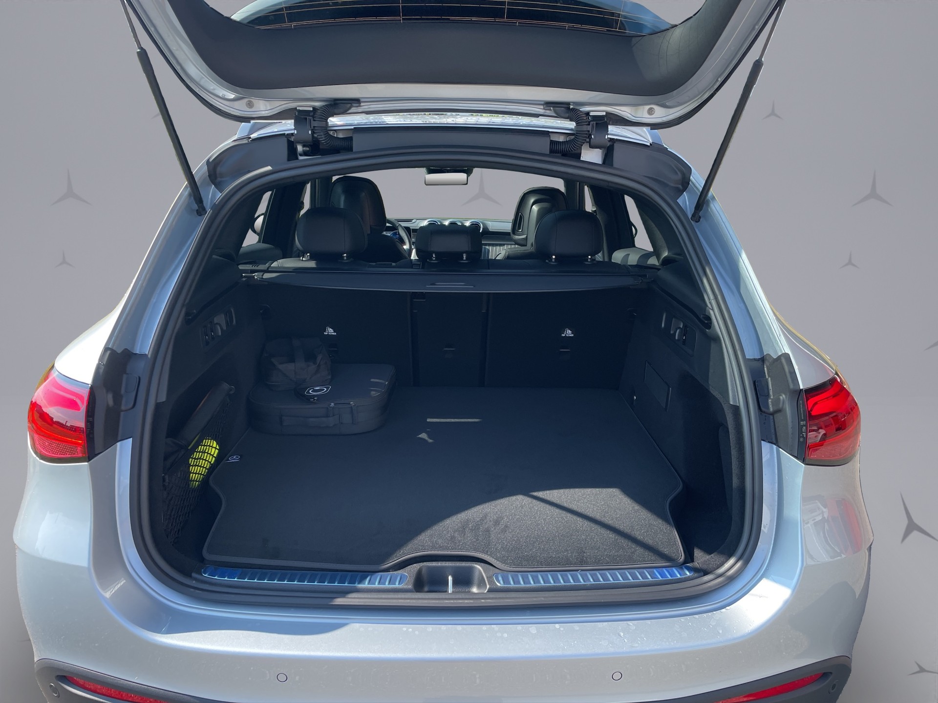 MERCEDES-BENZ GLC 300 e EQ Star AMG Line 4matic-image-21