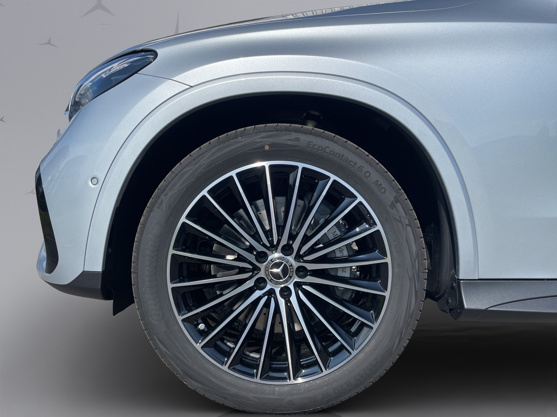 MERCEDES-BENZ GLC 300 e EQ Star AMG Line 4matic-image-2