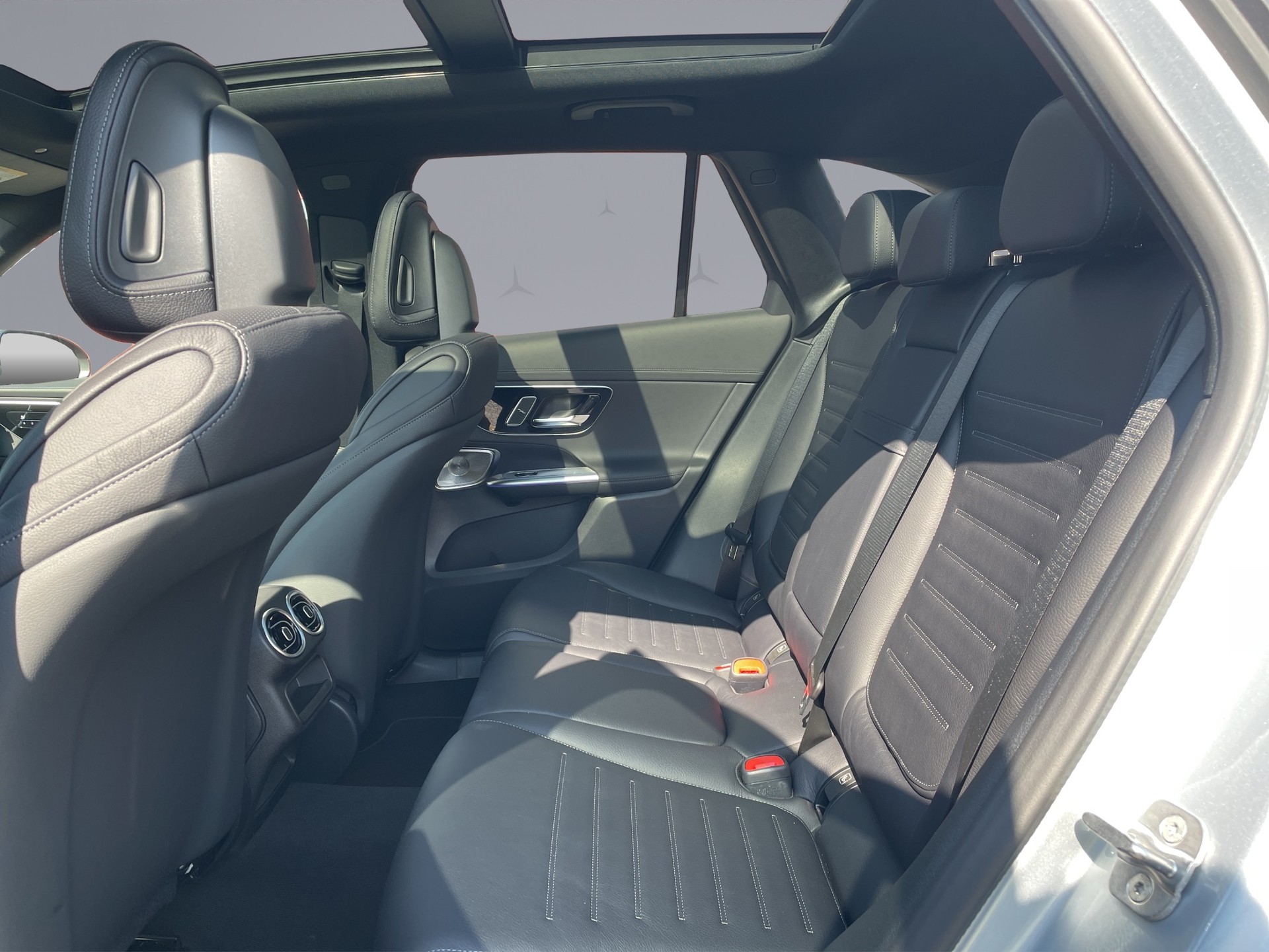 MERCEDES-BENZ GLC 300 e EQ Star AMG Line 4matic-image-12