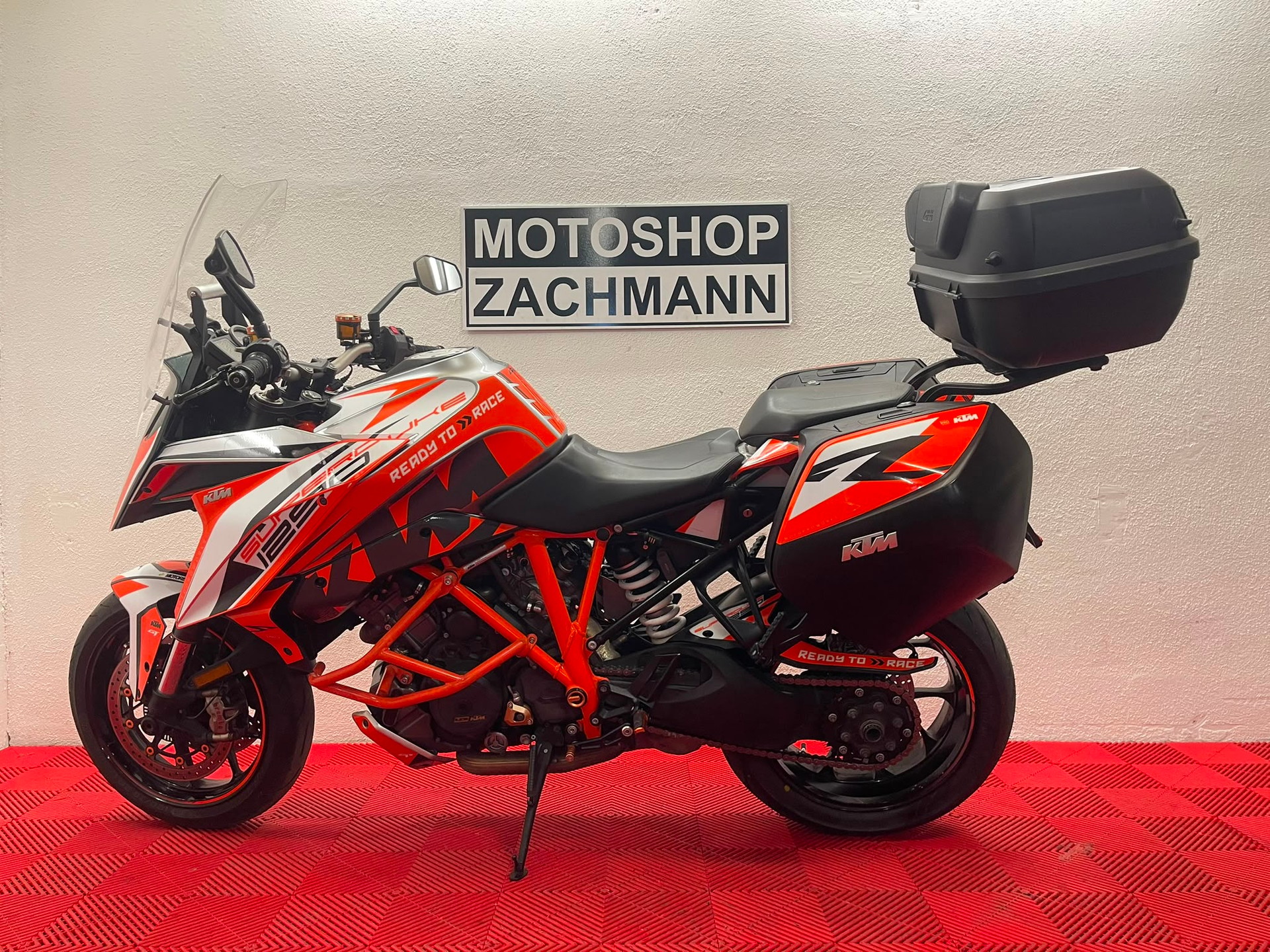 KTM 1290 Super Duke GT-showroom-element-3