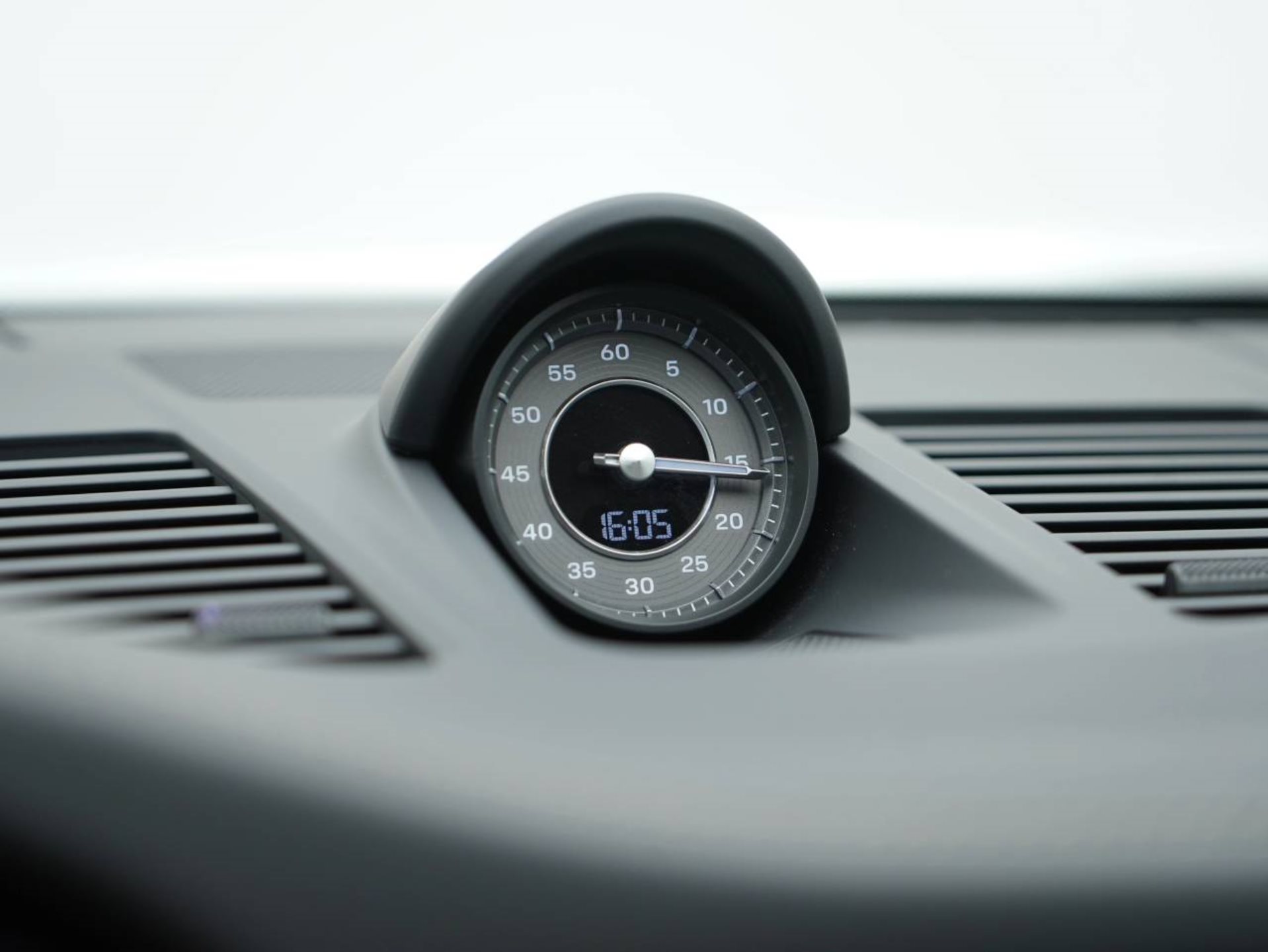 PORSCHE 911 Turbo-image-29