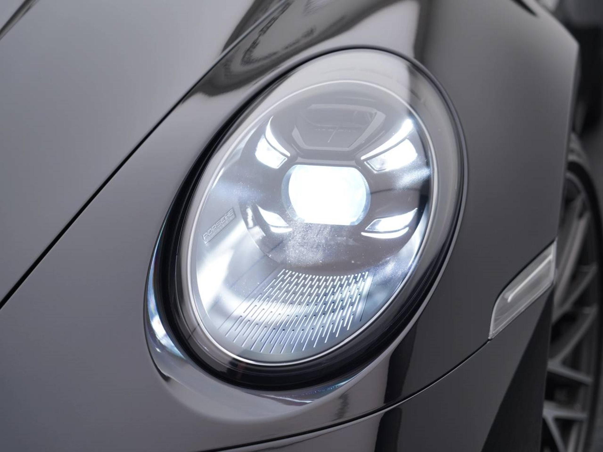 PORSCHE 911 Turbo-image-12
