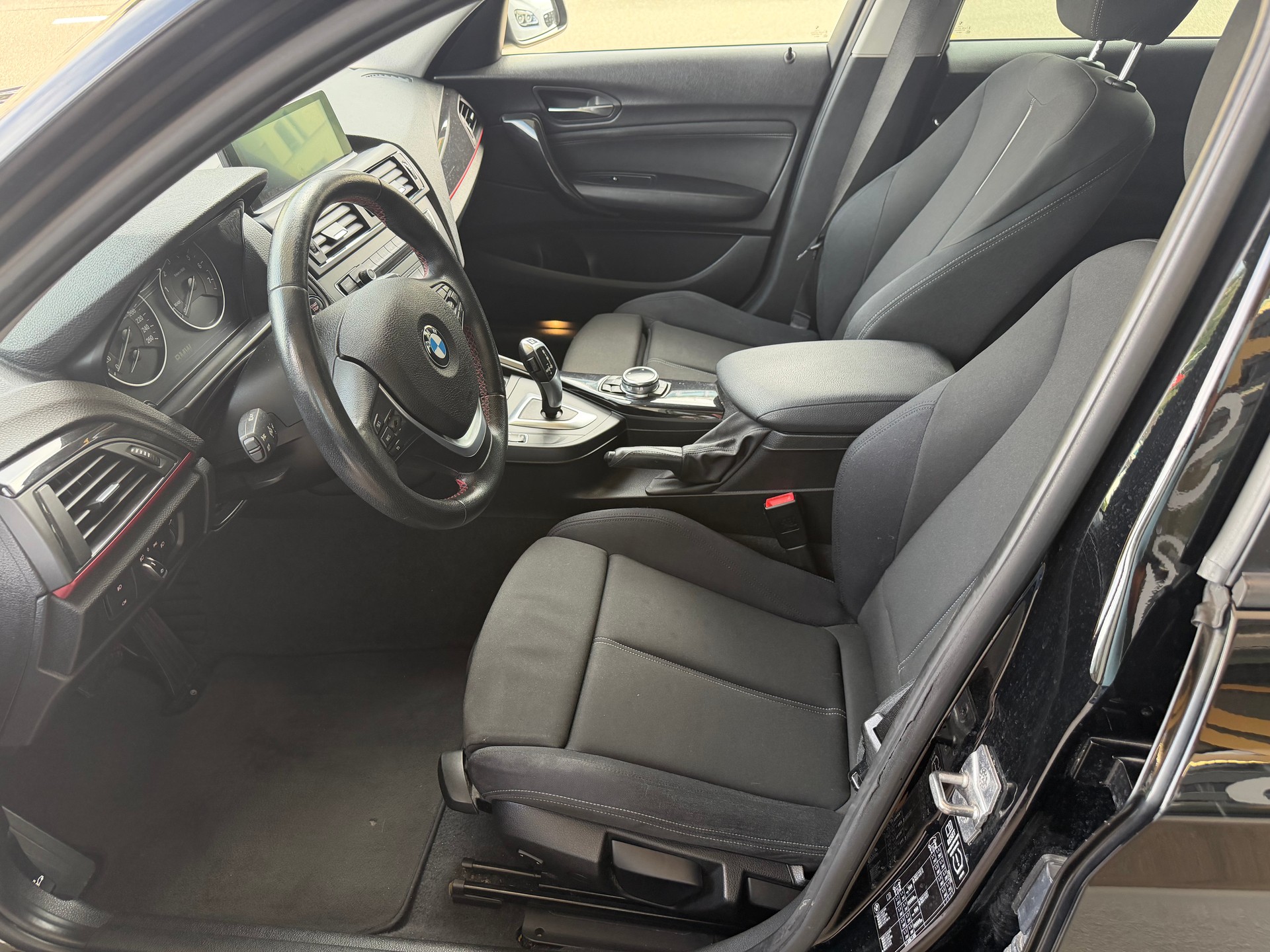 BMW 116i Sport Line Steptronic-image-7