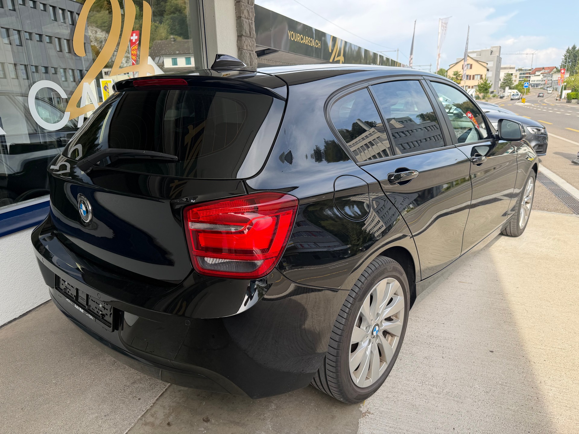 BMW 116i Sport Line Steptronic-image-4