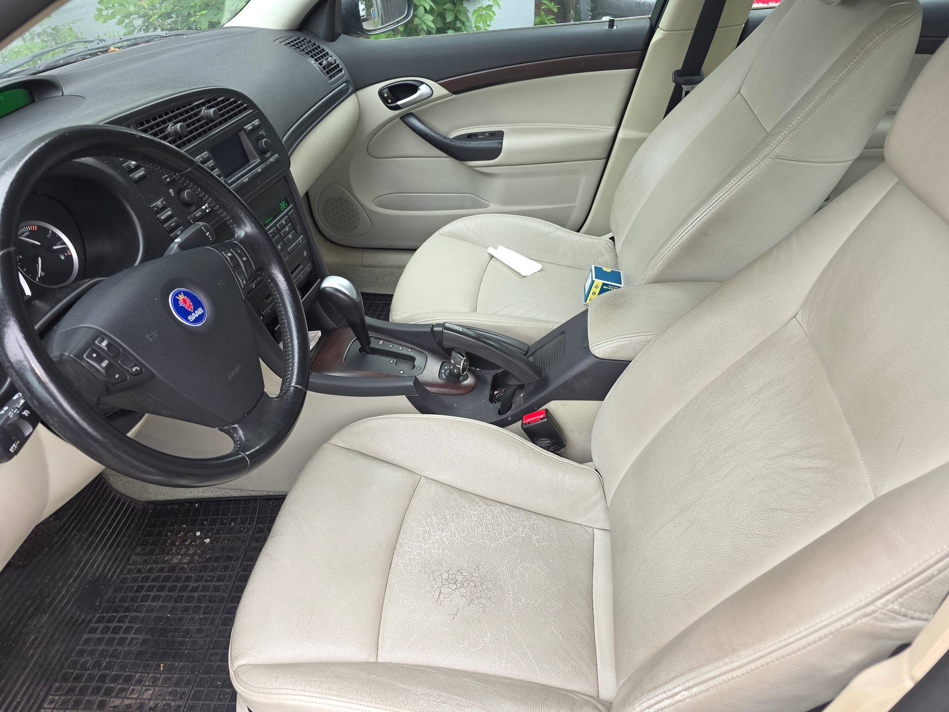 SAAB 9-3 2.0t Vector-image-2