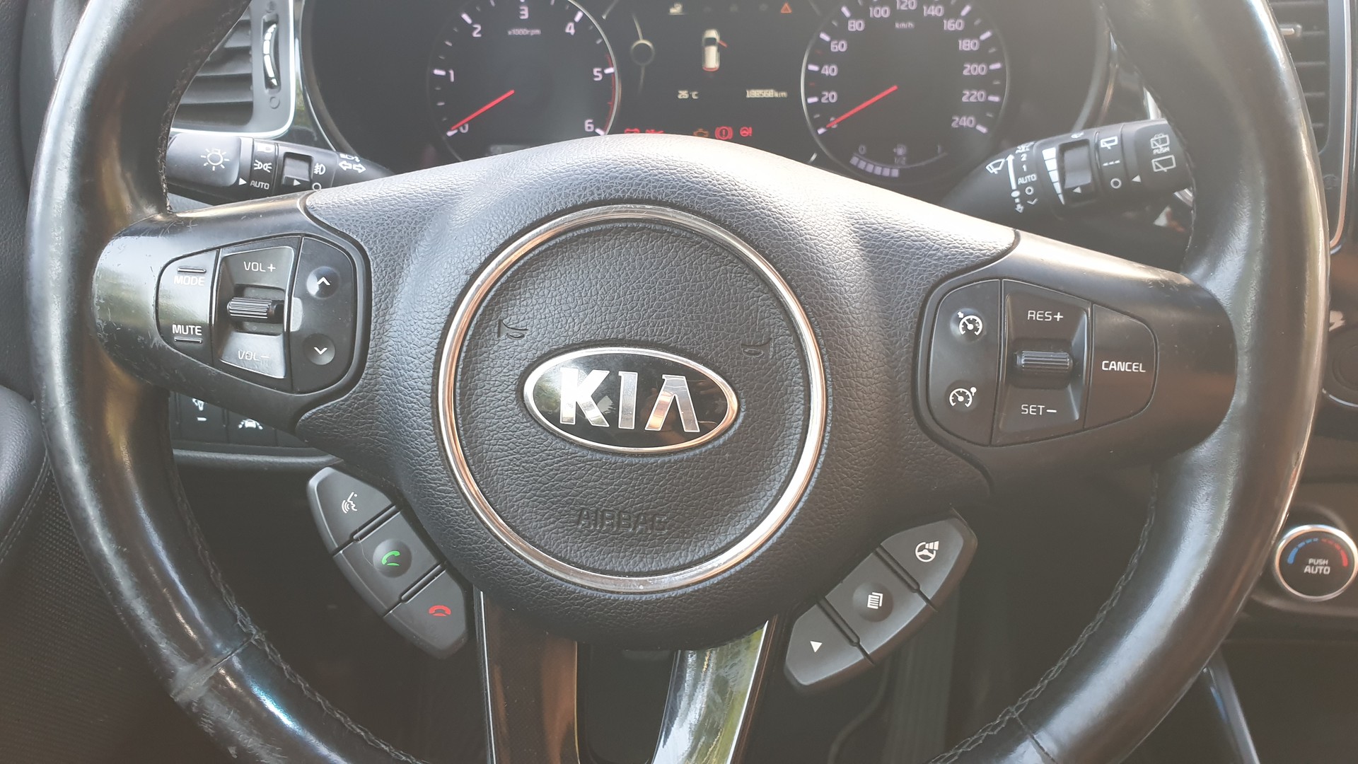 KIA 1.7 CRDi Style-image-7
