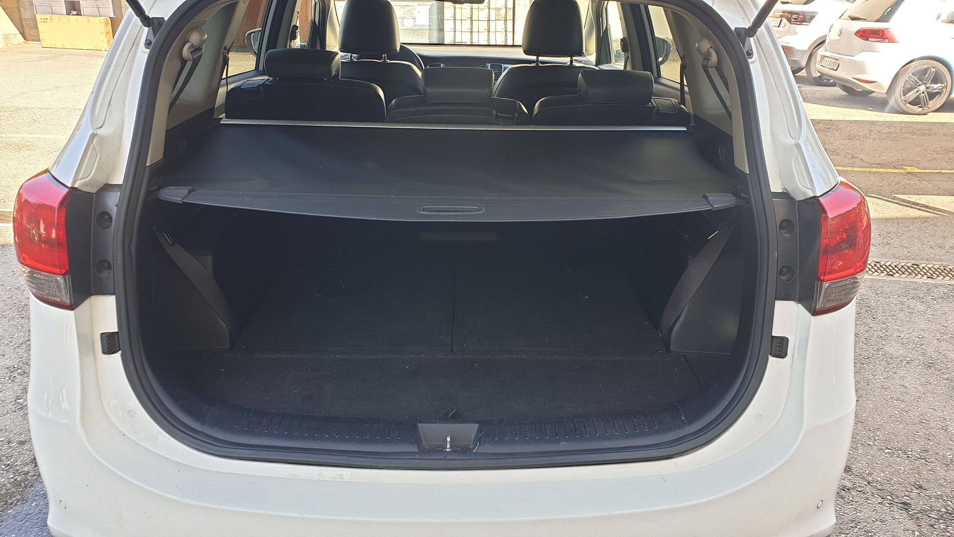 KIA 1.7 CRDi Style-image-2