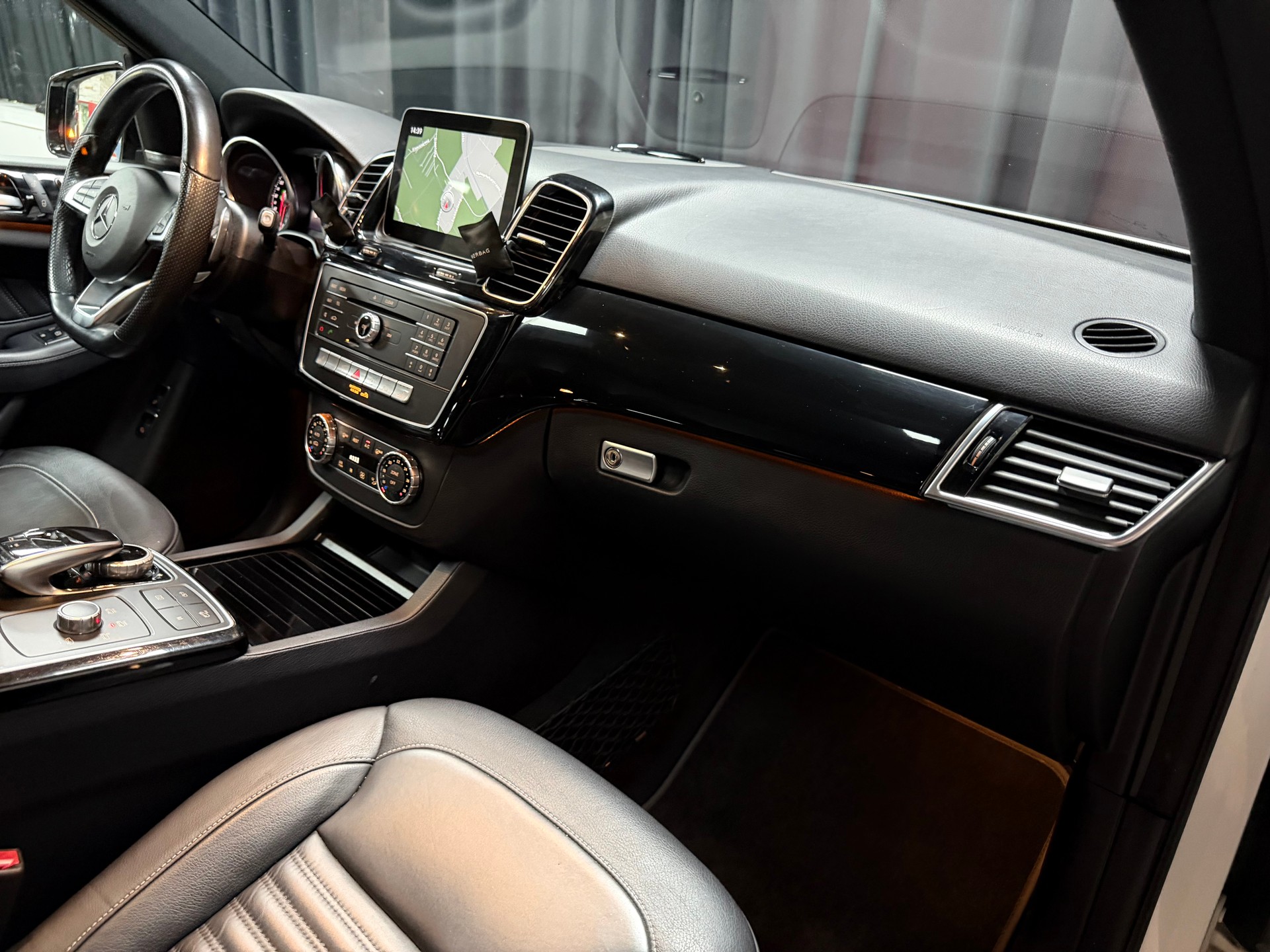 MERCEDES-BENZ GLE 350 d 4Matic 9G-Tronic-image-30