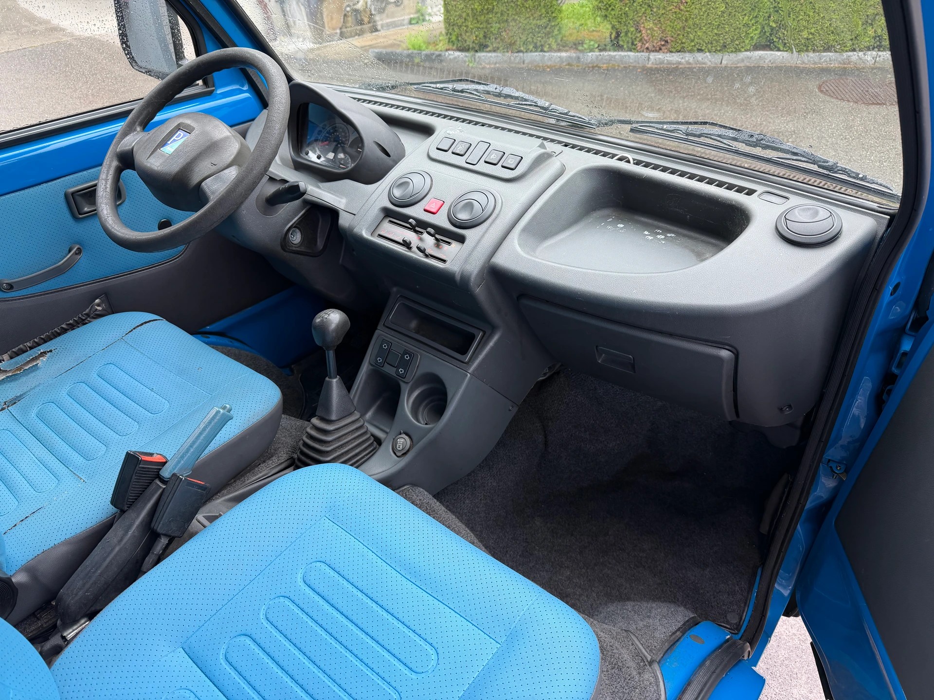 PIAGGIO Porter 1.3 Umo 4x4 / Kasten / 1 Hand / CH-Fahrzeug / Schiebetür links & rechts-image-10
