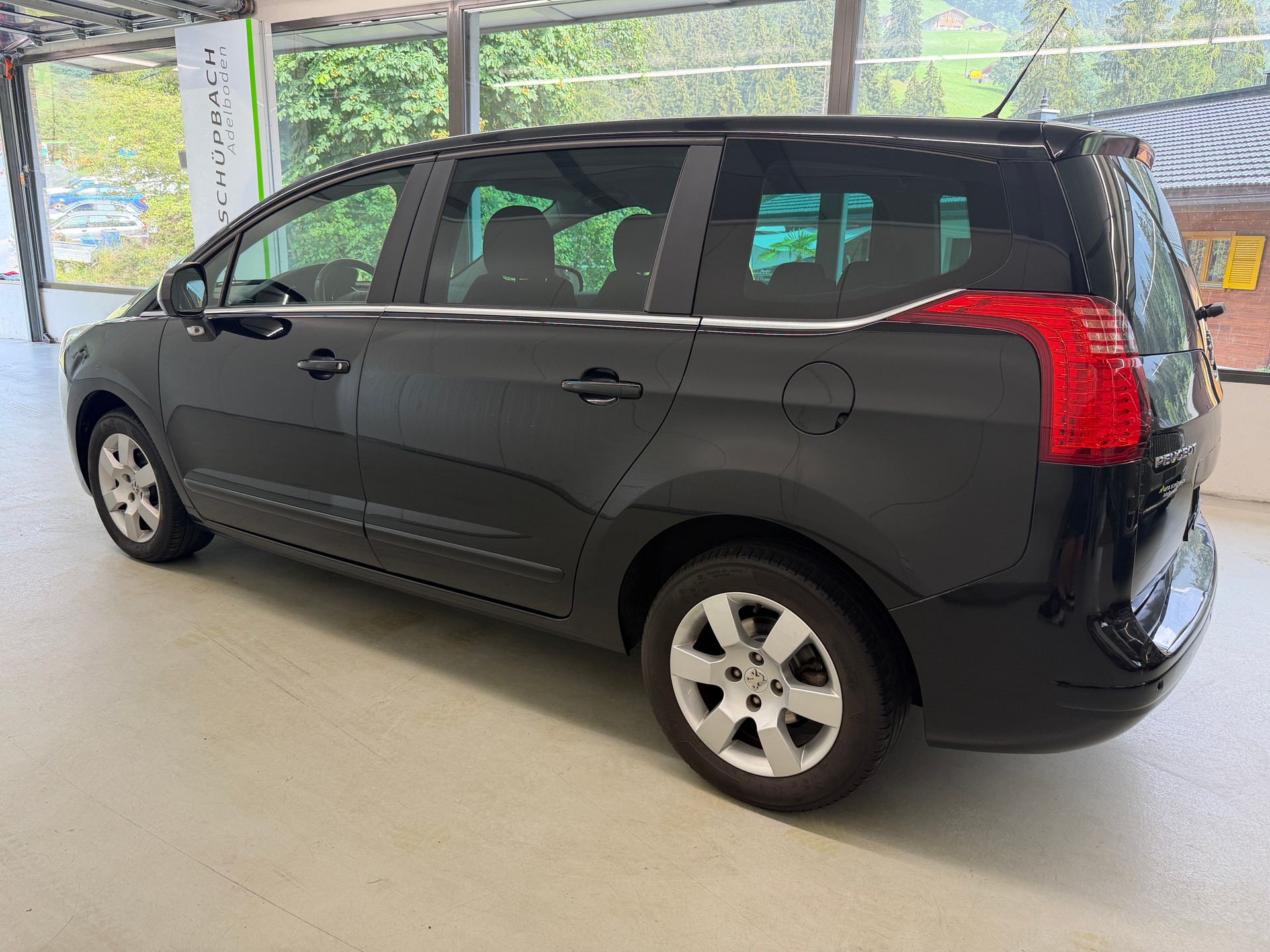 PEUGEOT 5008 2.0 HDI Family 7-Plätzer-image-6