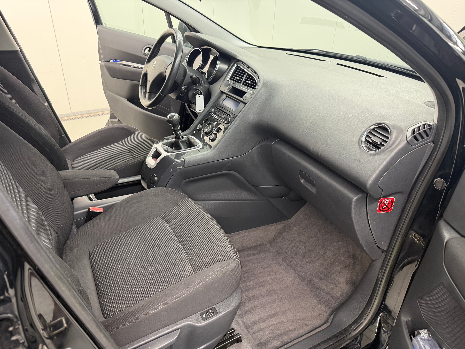 PEUGEOT 5008 2.0 HDI Family 7-Plätzer-image-18