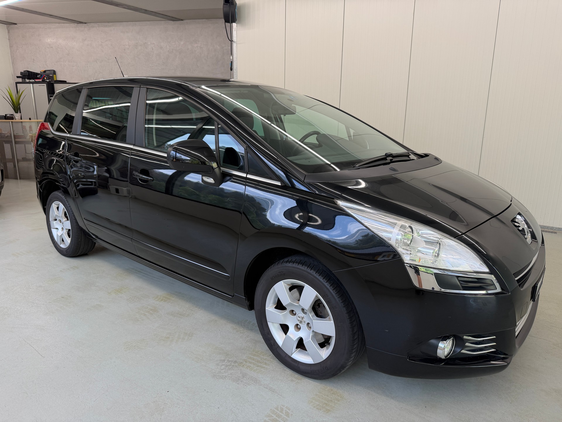 PEUGEOT 5008 2.0 HDI Family 7-Plätzer-image-1