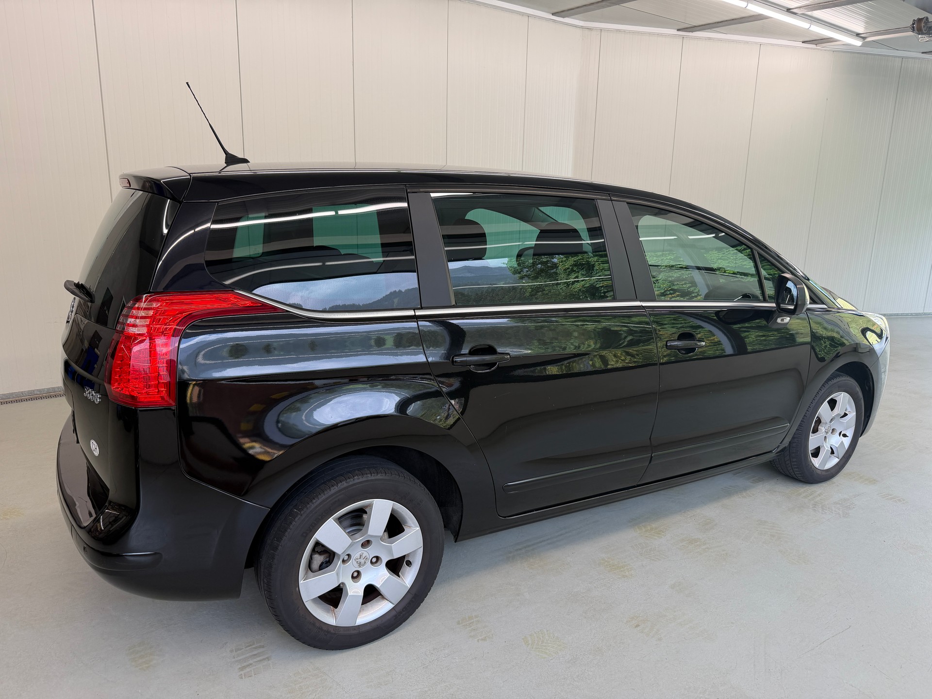 PEUGEOT 5008 2.0 HDI Family 7-Plätzer-image-2