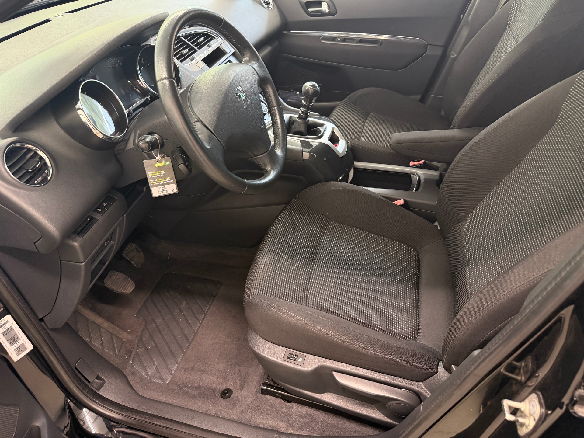 PEUGEOT 5008 2.0 HDI Family 7-Plätzer-image-11