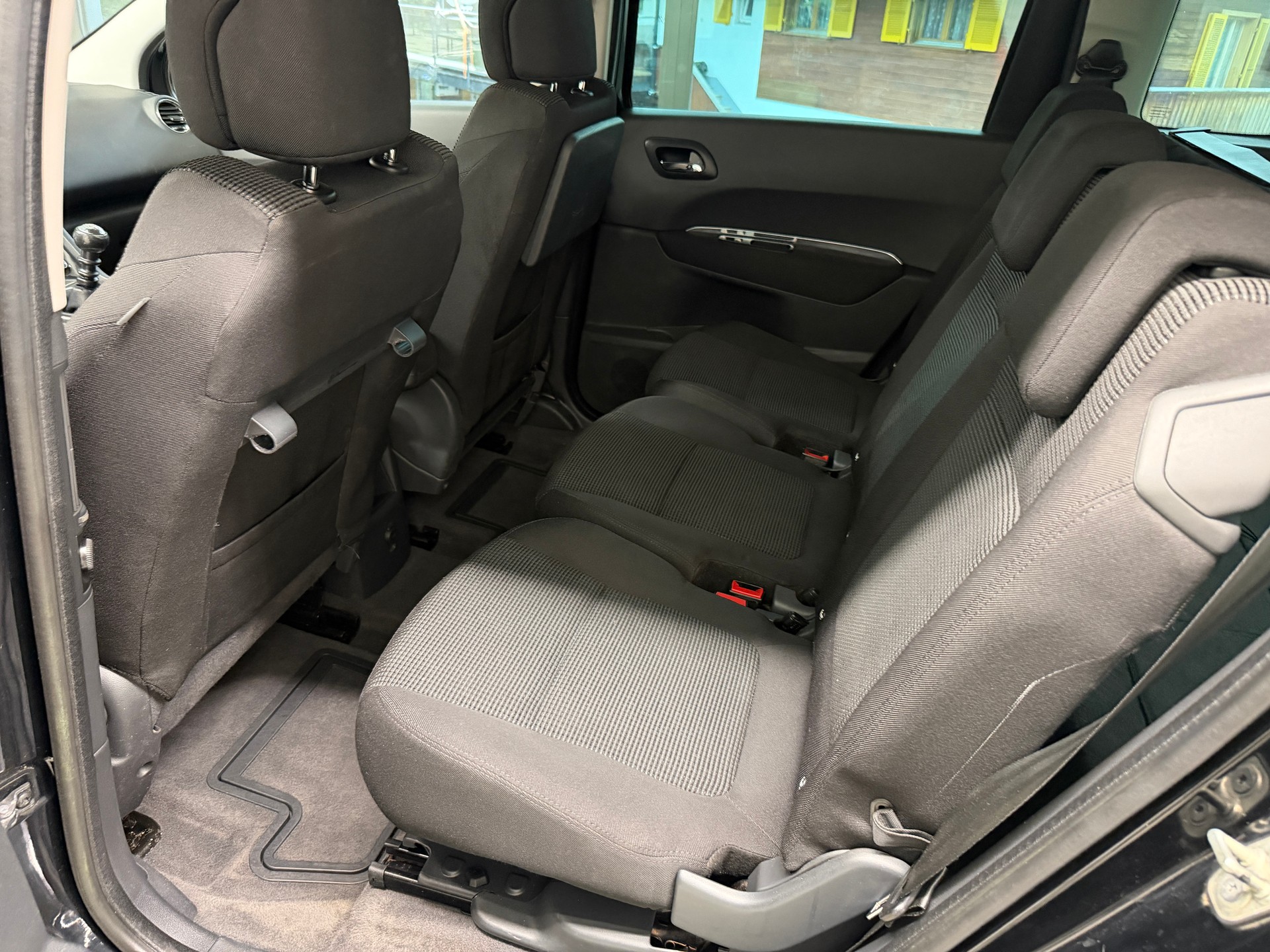 PEUGEOT 5008 2.0 HDI Family 7-Plätzer-image-13