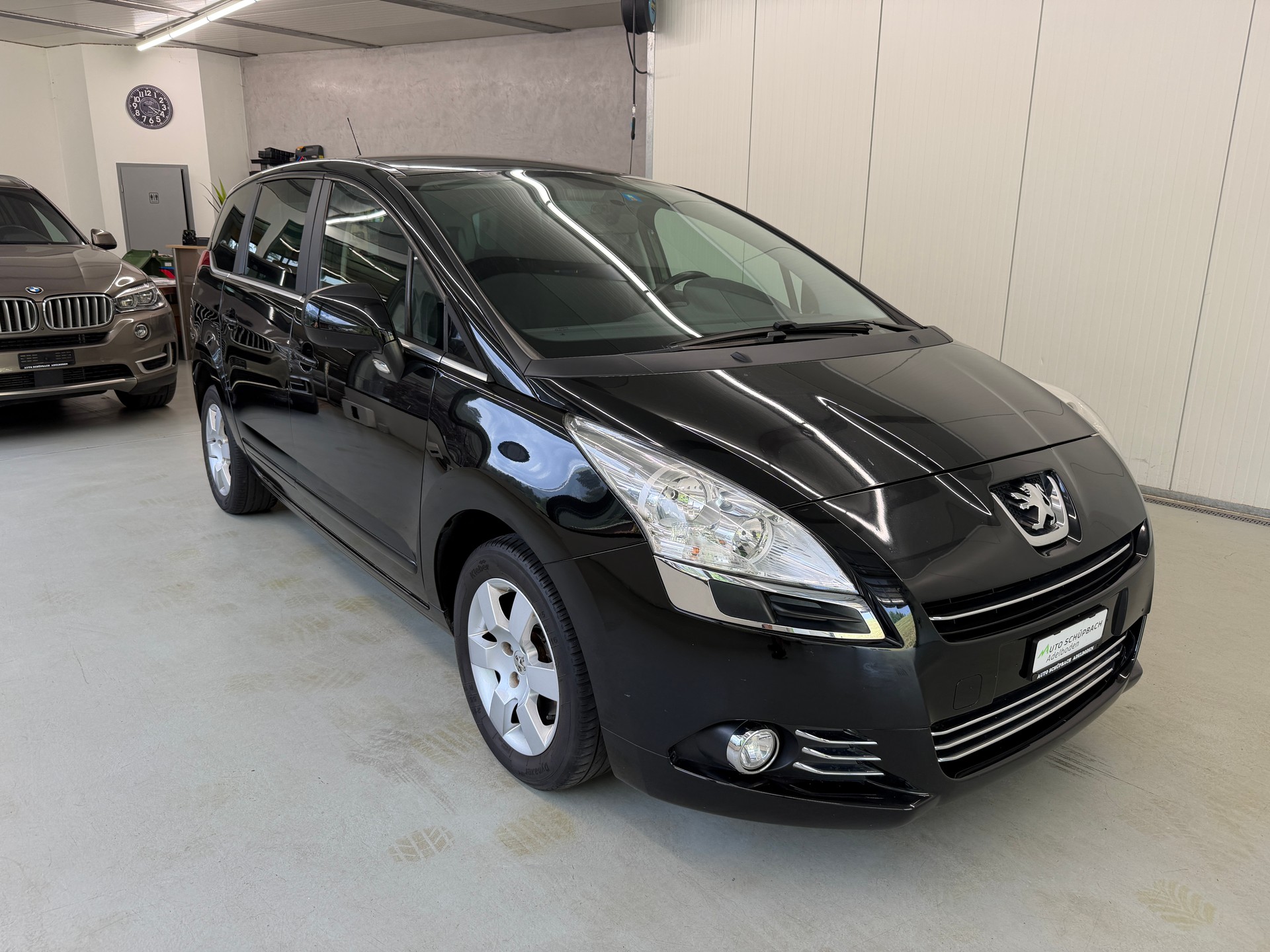 PEUGEOT 5008 2.0 HDI Family 7-Plätzer-image-0
