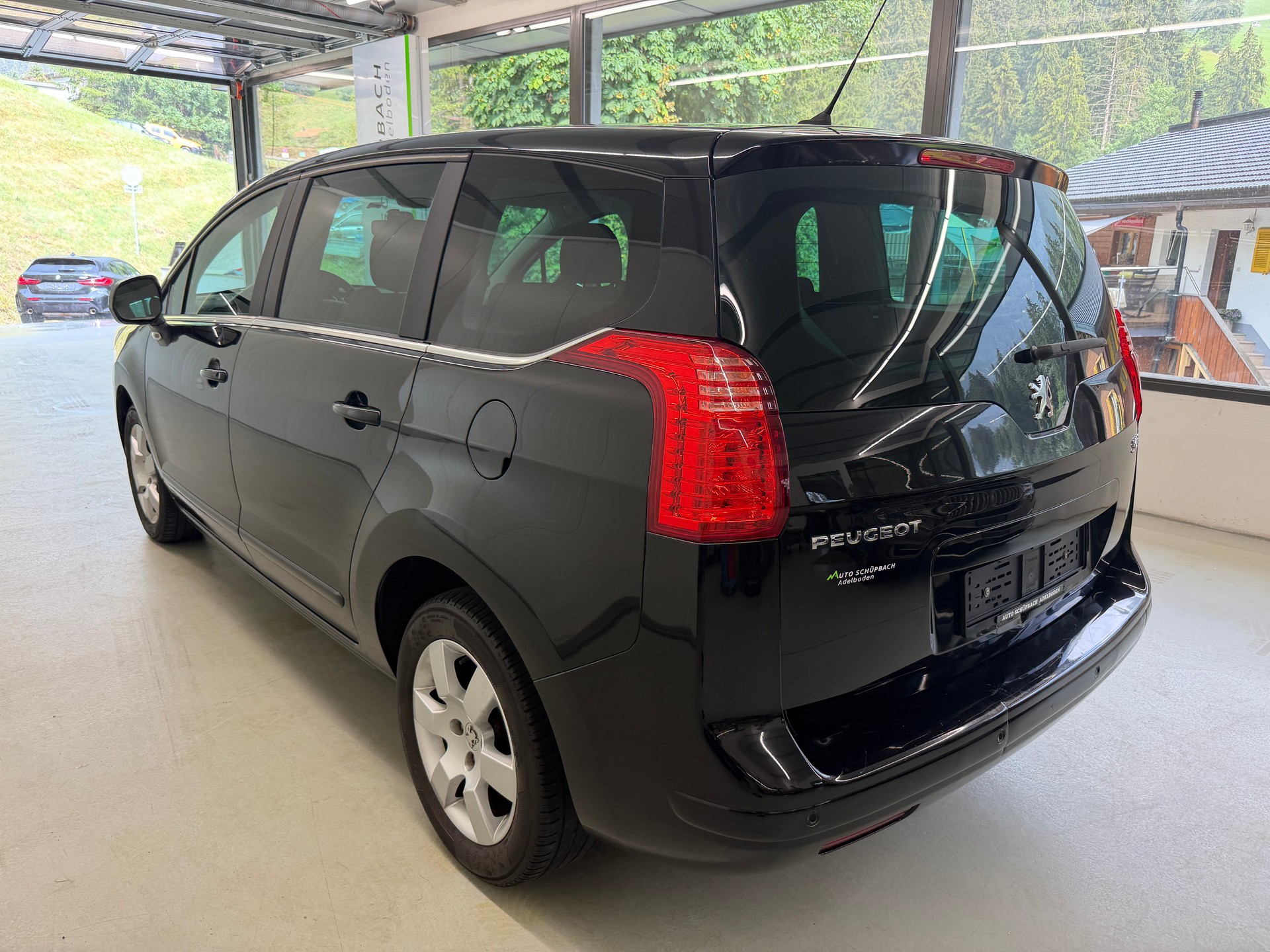 PEUGEOT 5008 2.0 HDI Family 7-Plätzer-image-5