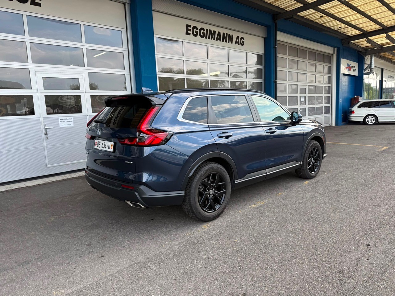 HONDA CR-V 2.0i MMD Hybrid Advance 4WD Automatic-image-3
