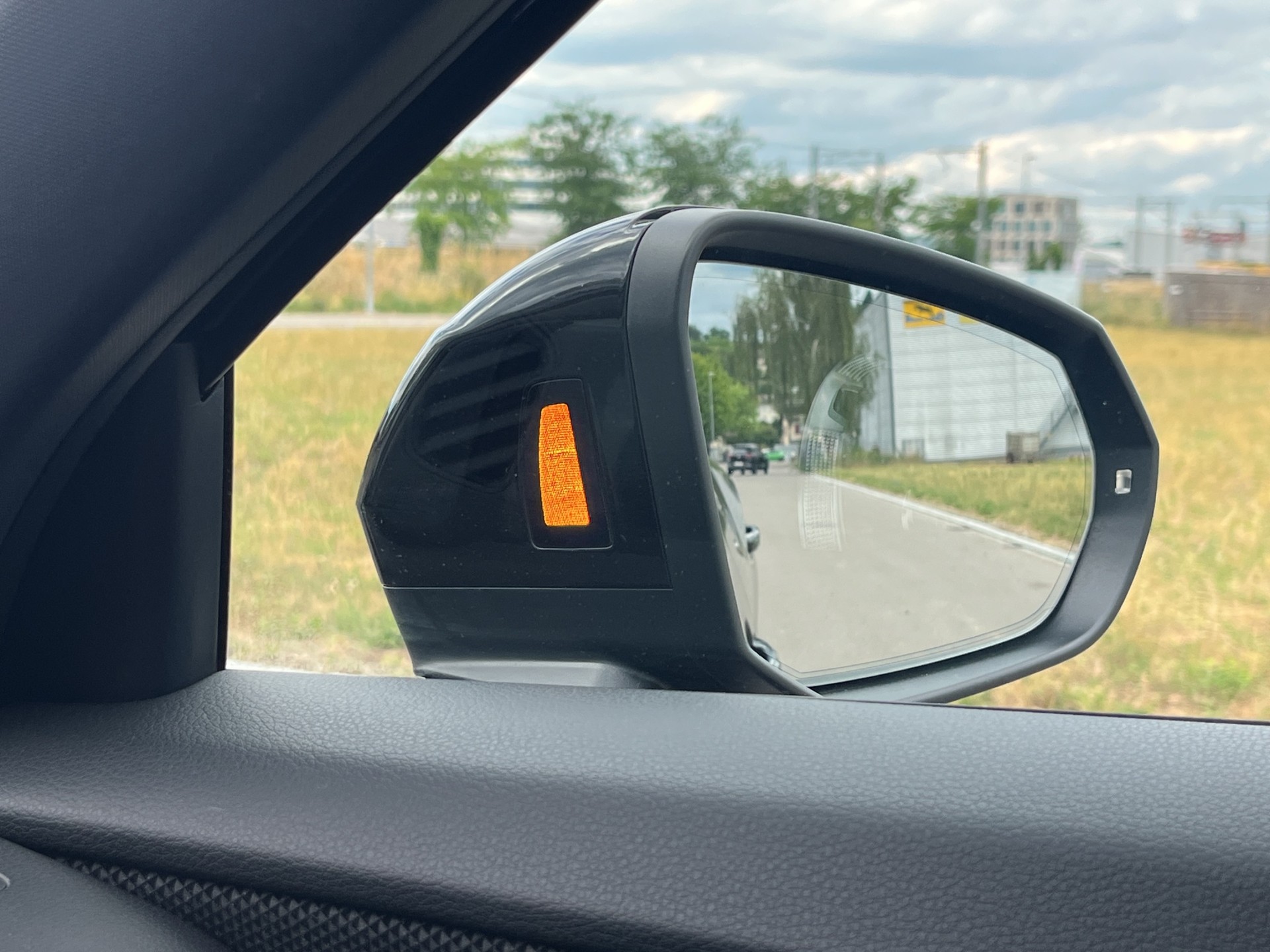 AUDI SQ2 TFSI quattro S-tronic*ALL BLACK, SONOS Sound, Matrix, ACC, Rückfahrkamera*-image-26