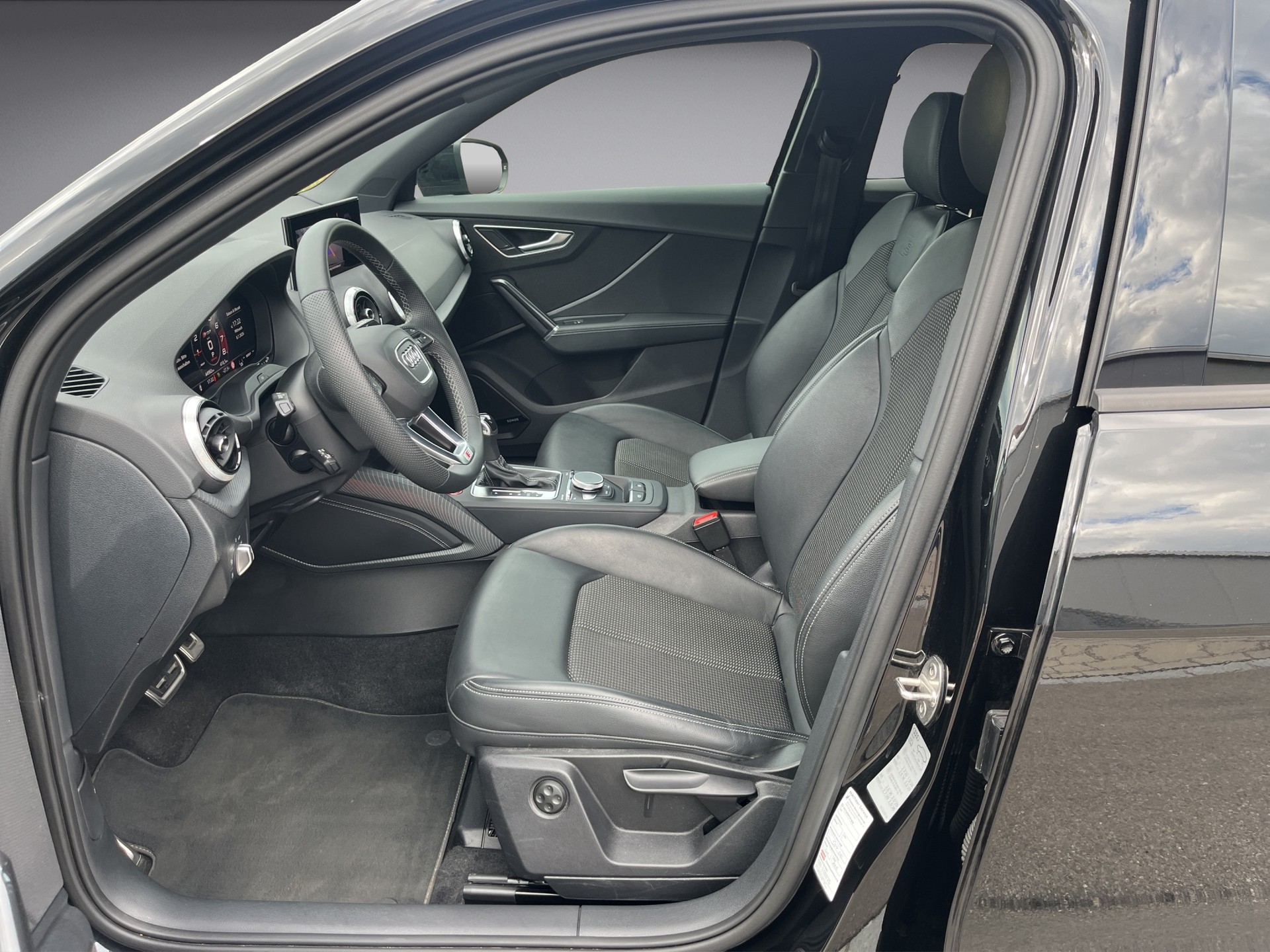 AUDI SQ2 TFSI quattro S-tronic*ALL BLACK, SONOS Sound, Matrix, ACC, Rückfahrkamera*-image-8