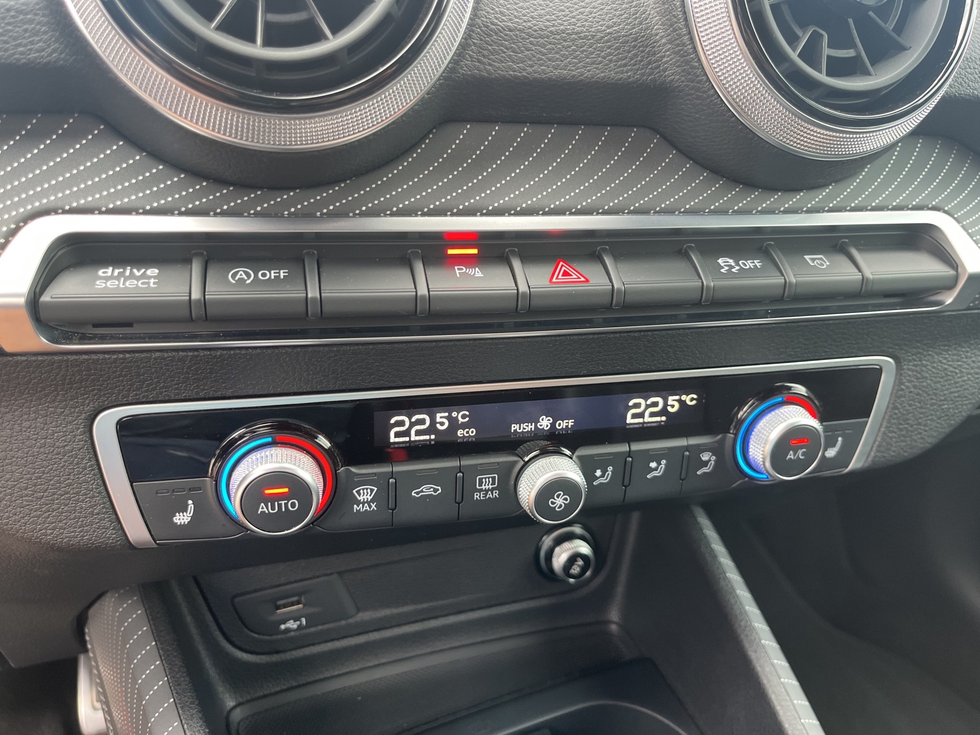 AUDI SQ2 TFSI quattro S-tronic*ALL BLACK, SONOS Sound, Matrix, ACC, Rückfahrkamera*-image-17
