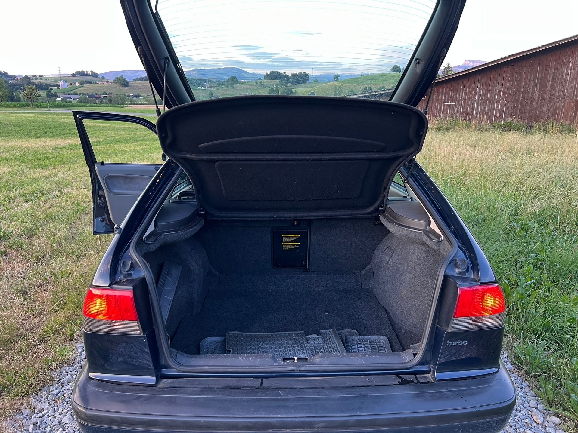 SAAB 900 2.0i-16-image-4
