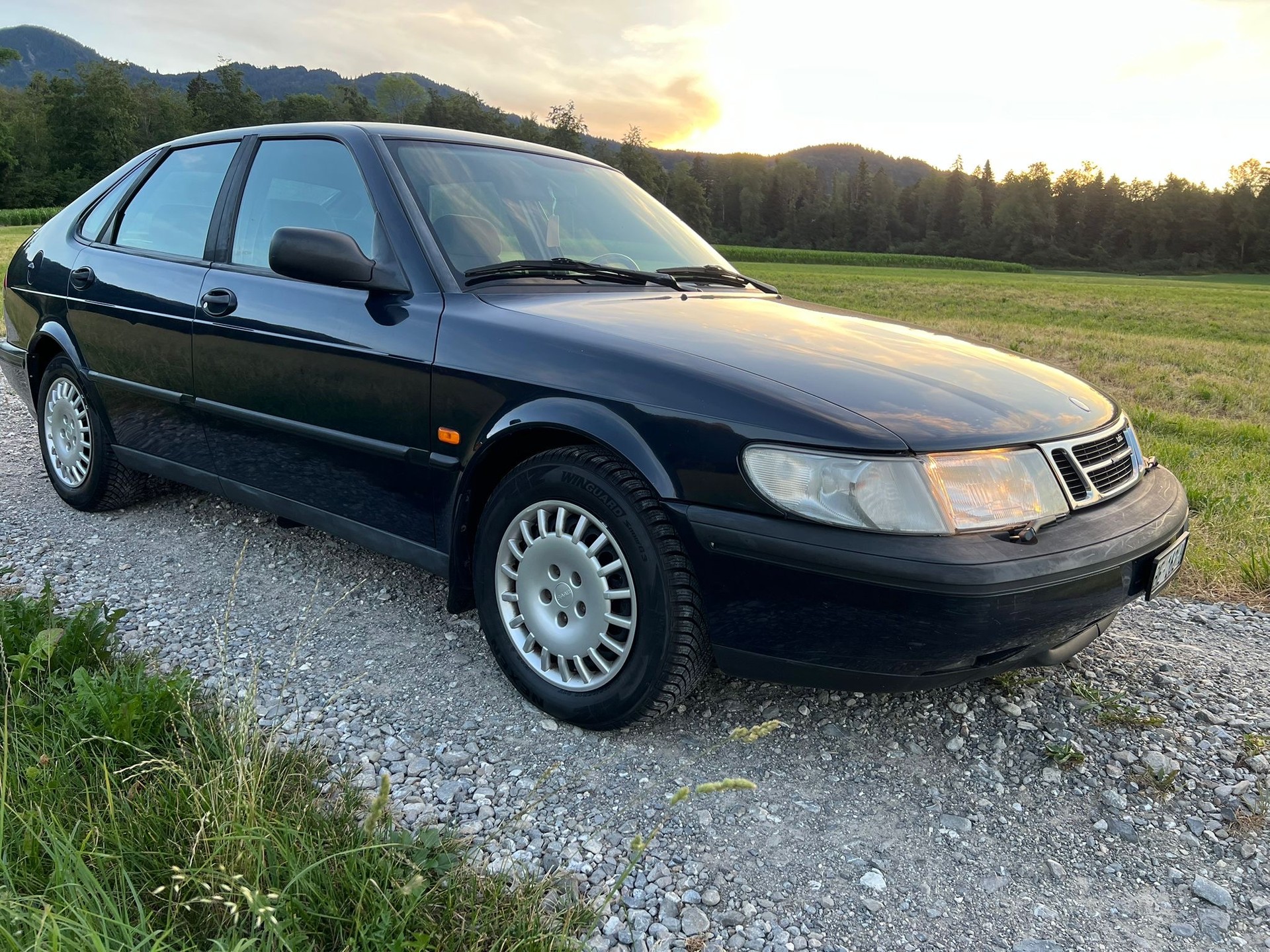 SAAB 900 2.0i-16-image-1