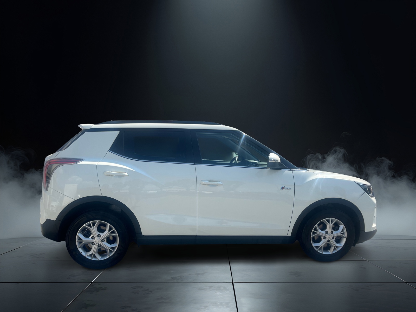 KGM-SsangYong Tivoli 1.5 T GDI Platinum 4WD Automat-image-6