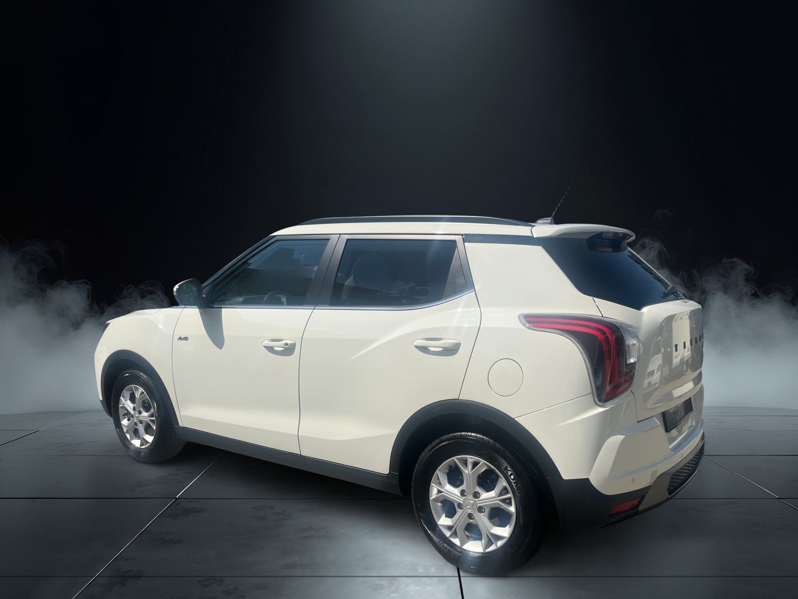 KGM-SsangYong Tivoli 1.5 T GDI Platinum 4WD Automat-image-3