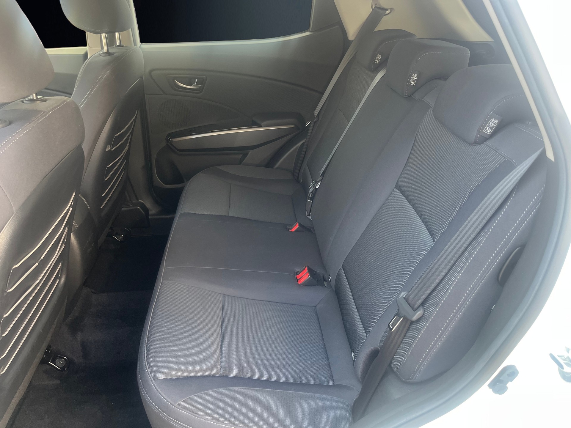 KGM-SsangYong Tivoli 1.5 T GDI Platinum 4WD Automat-image-10