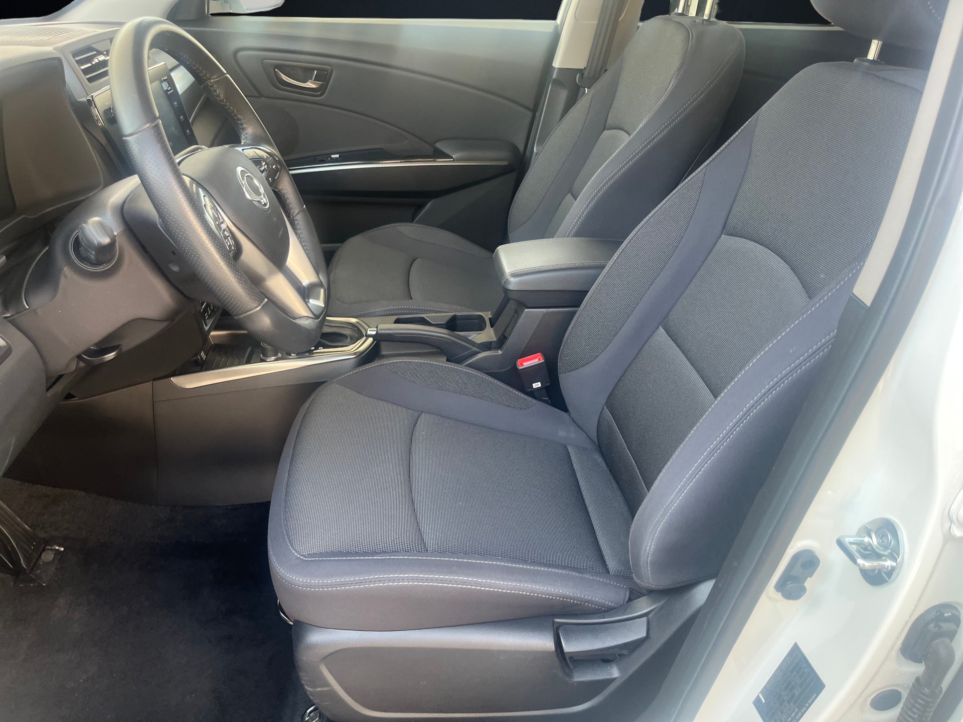 KGM-SsangYong Tivoli 1.5 T GDI Platinum 4WD Automat-image-9