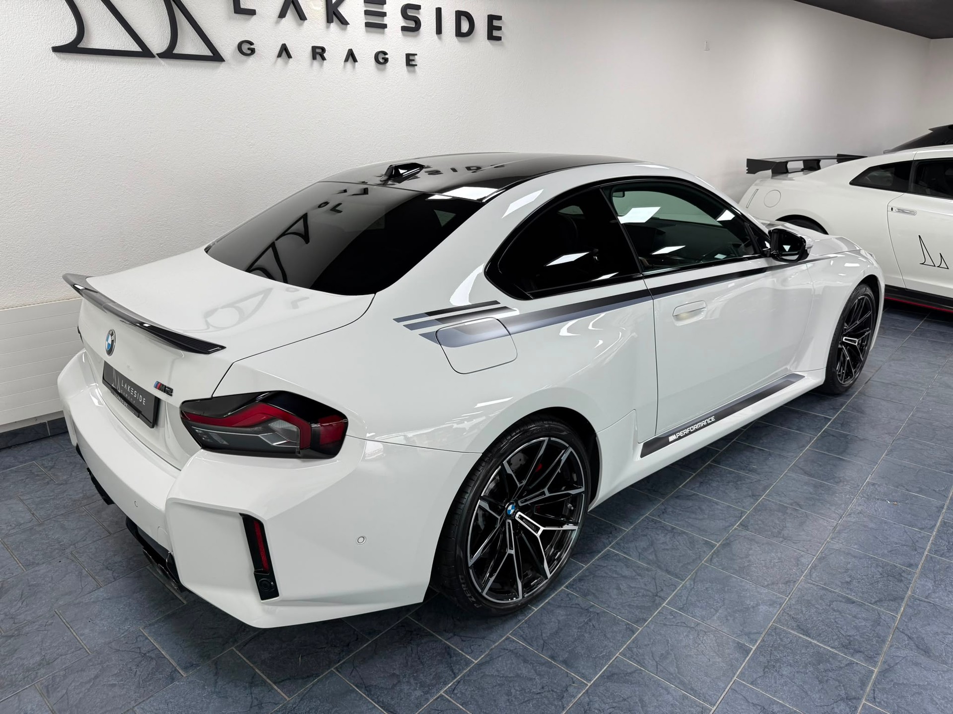 BMW M2 Steptronic-showroom-element-3