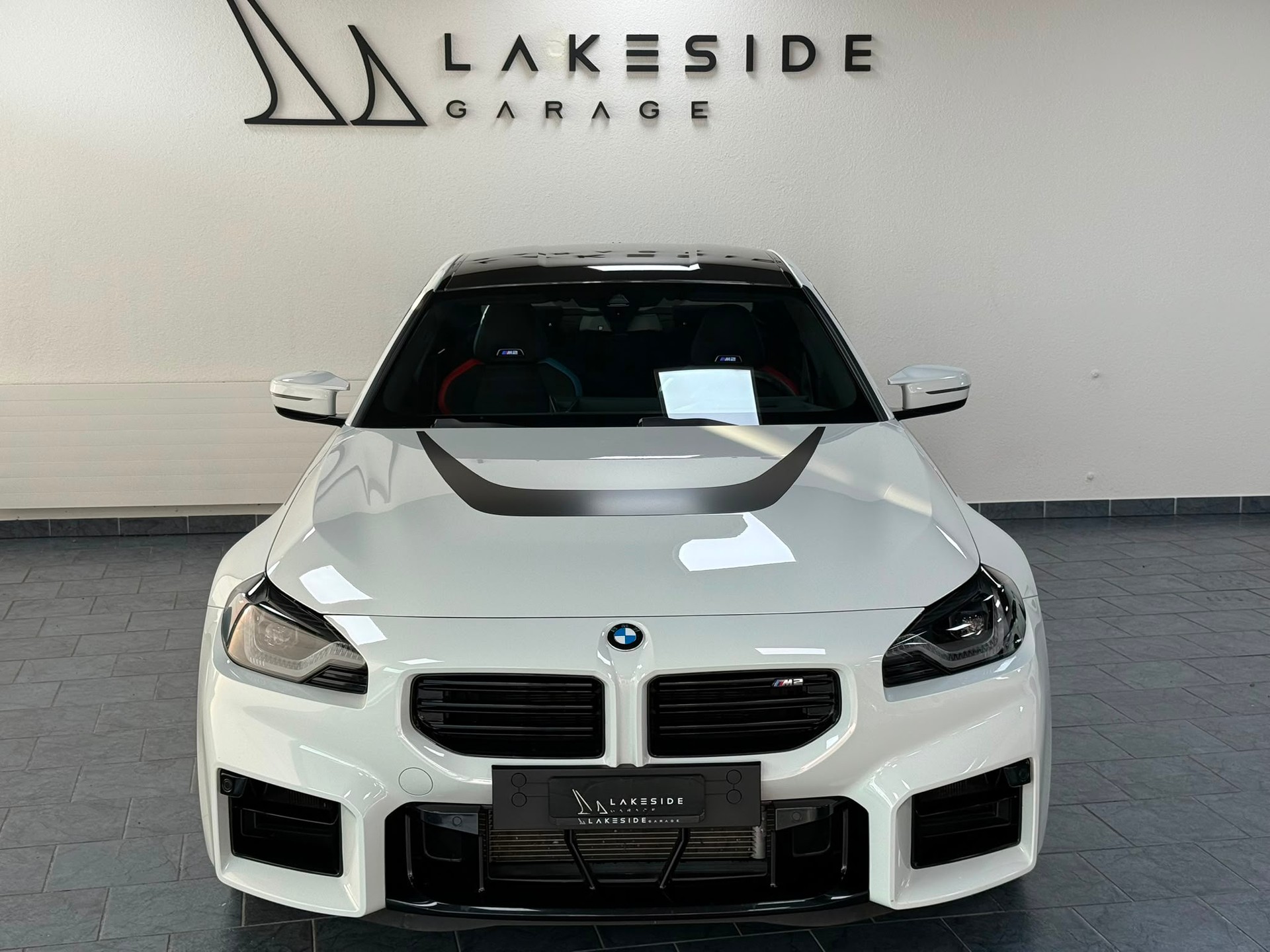 BMW M2 Steptronic-showroom-element-1