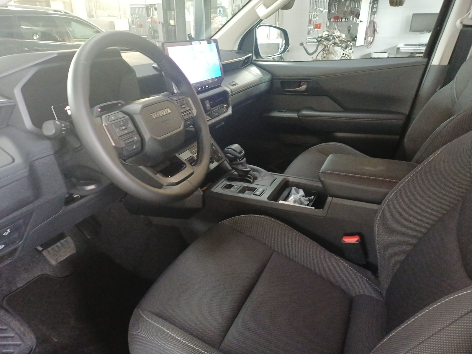 TOYOTA Hilux Double Cab.-Pick-up 2.8 D-4D MHEV 204 Advanced-image-5