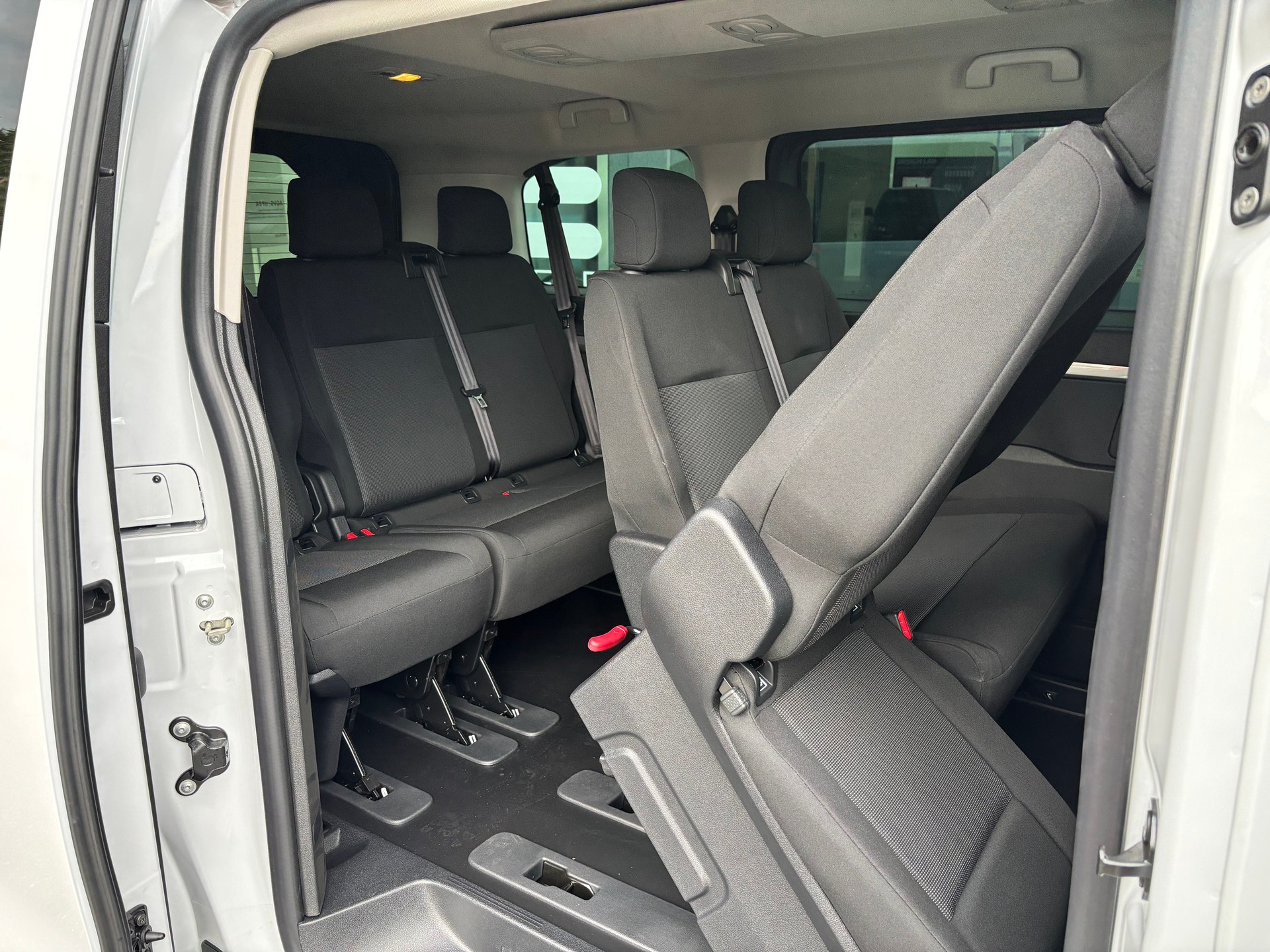 PEUGEOT Traveller Family Edition Standard EAT8-image-7