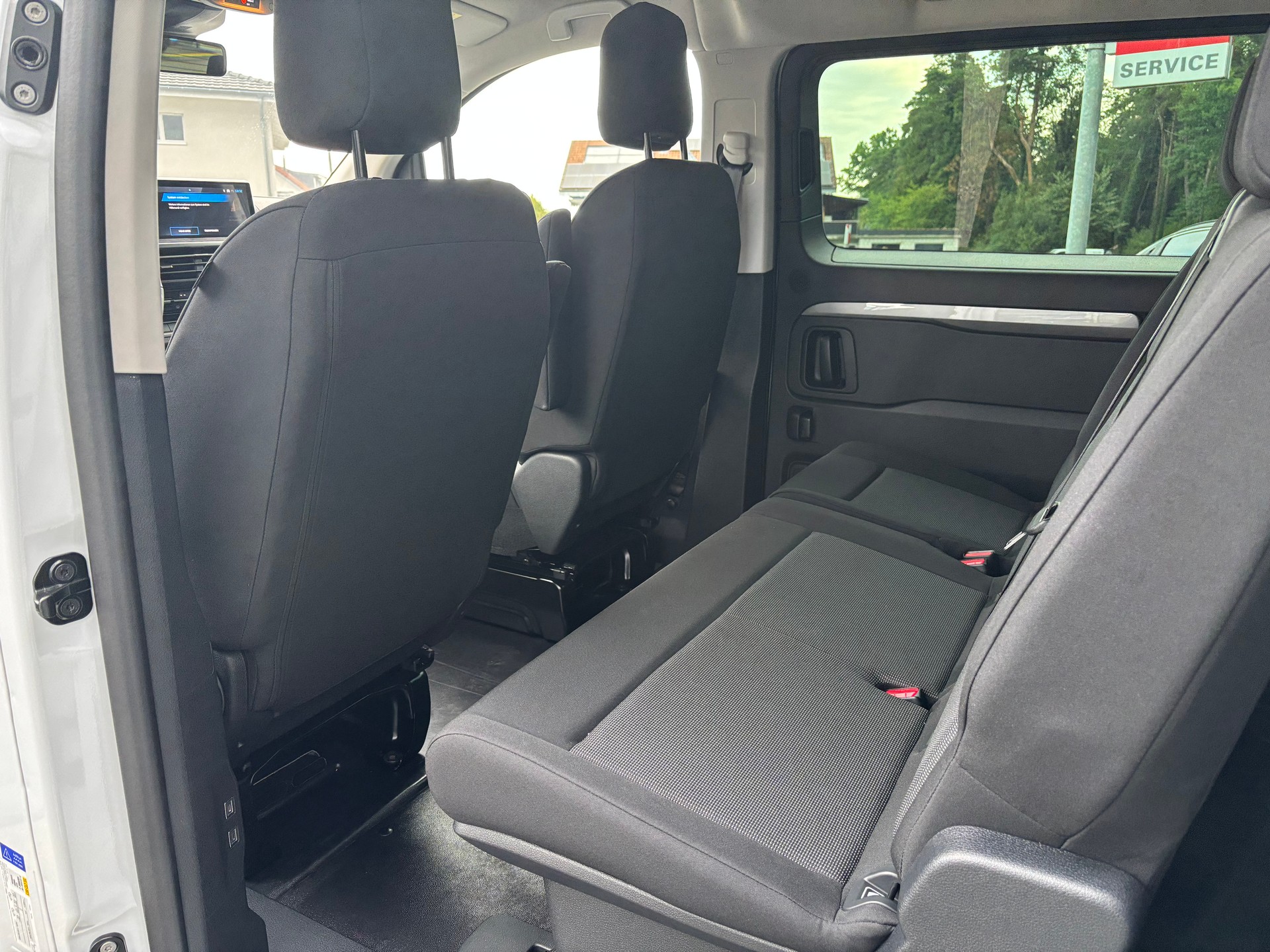 PEUGEOT Traveller Family Edition Standard EAT8-image-8