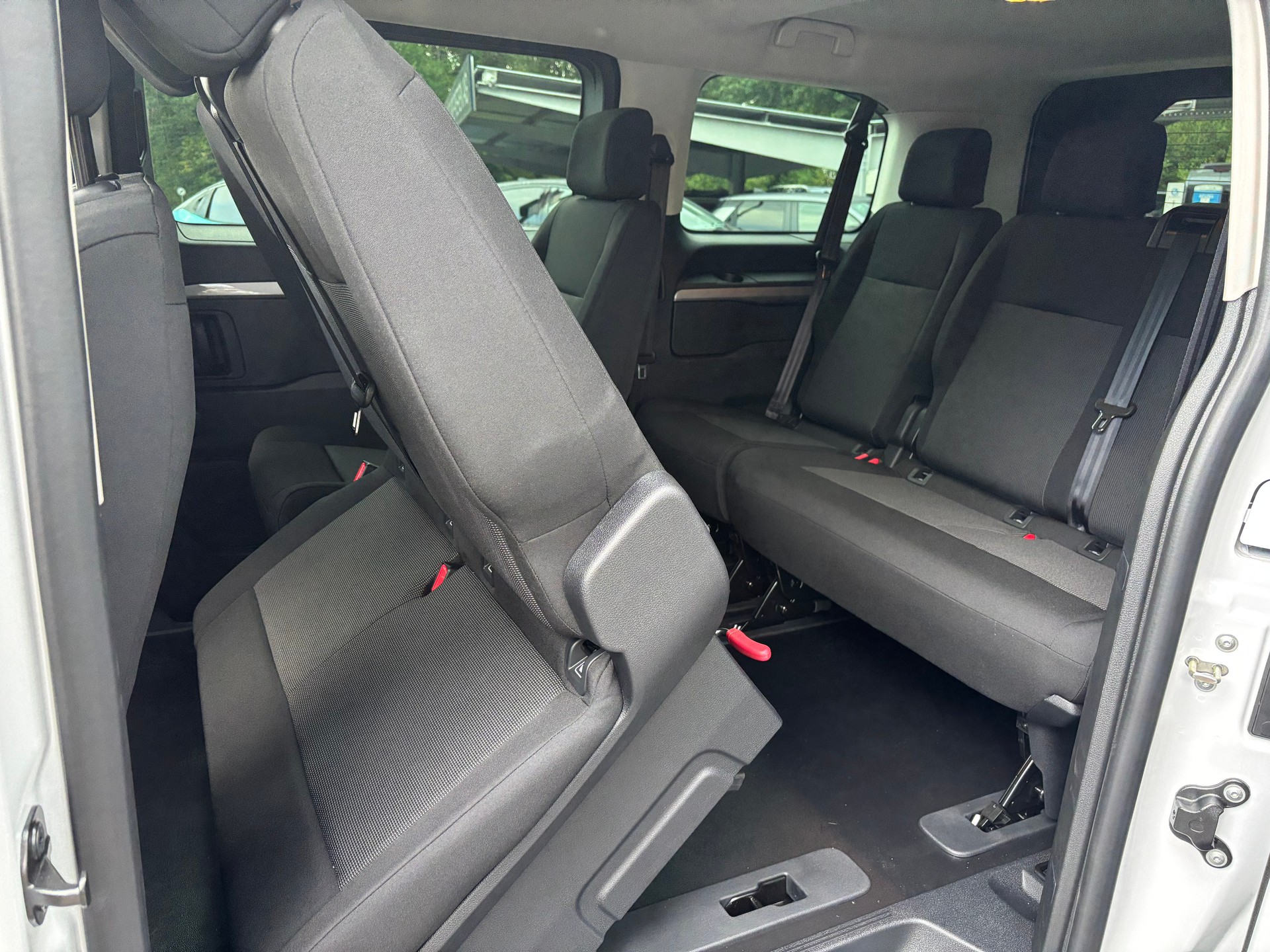 PEUGEOT Traveller Family Edition Standard EAT8-image-9